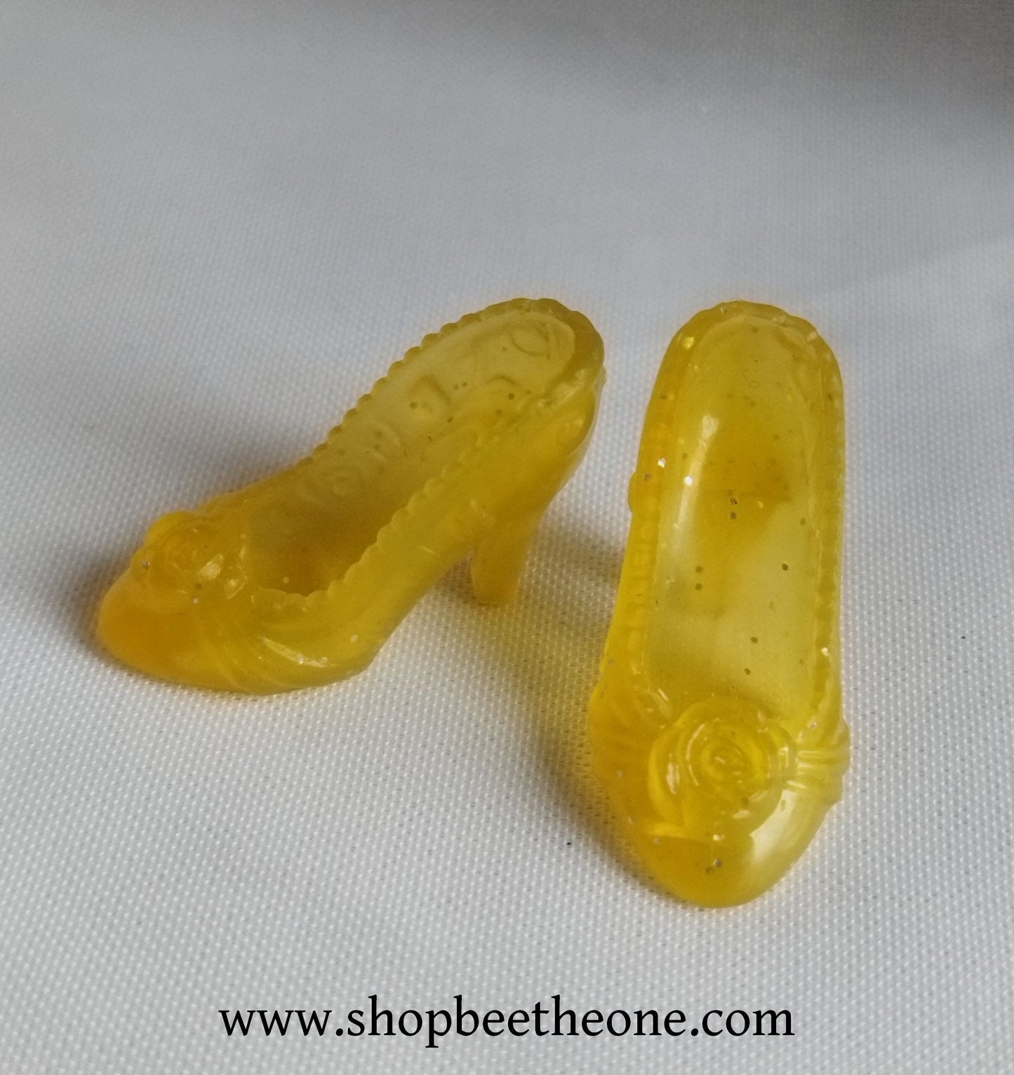 Disney Princesses Belle Poussière d'étoiles (Royal Shimmer) réédition - Hasbro 2016 - Poupée - Vêtement - Chaussures