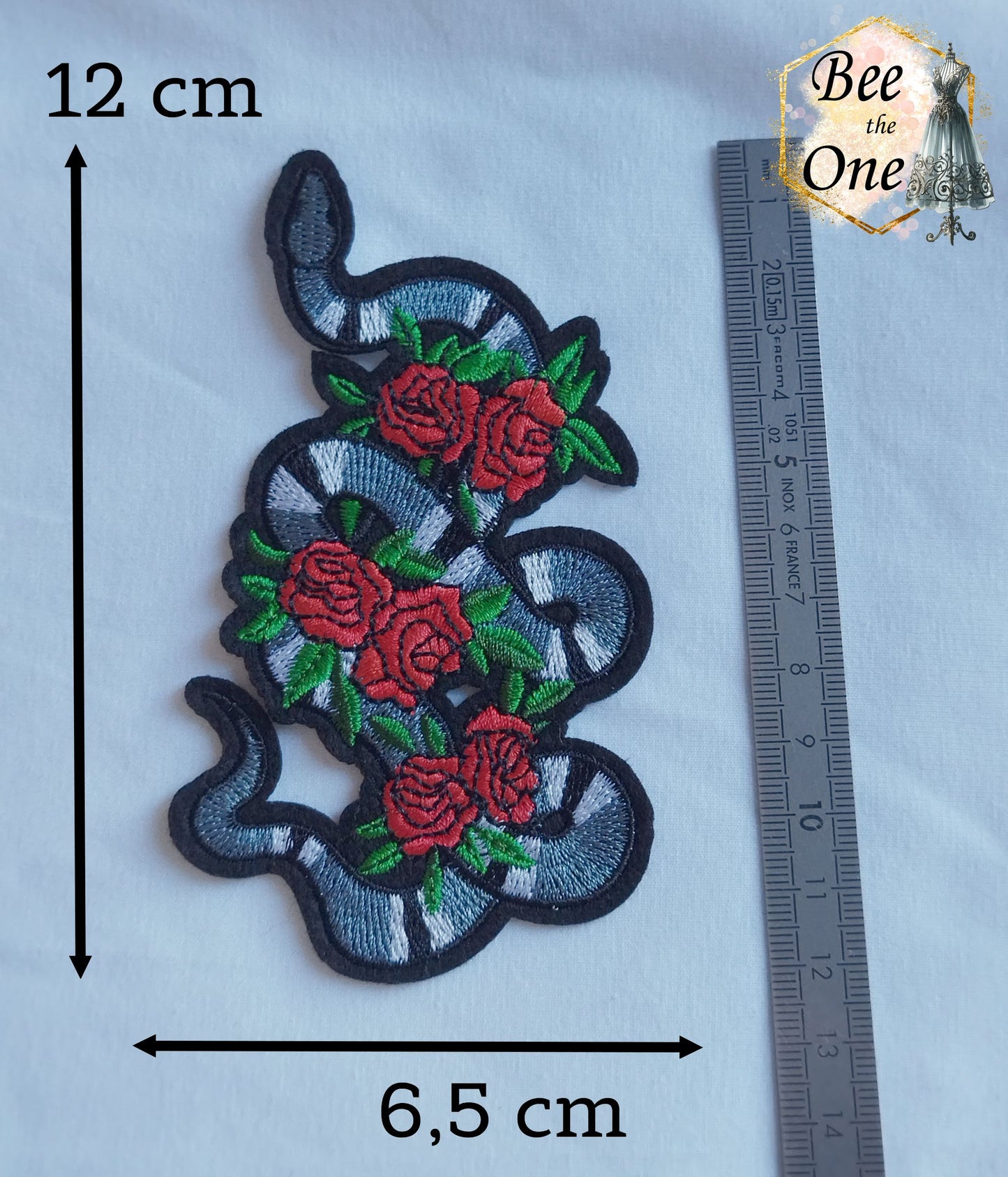 Ecusson patch brodé applique Serpent gris et fleurs (à coudre ou repasser)