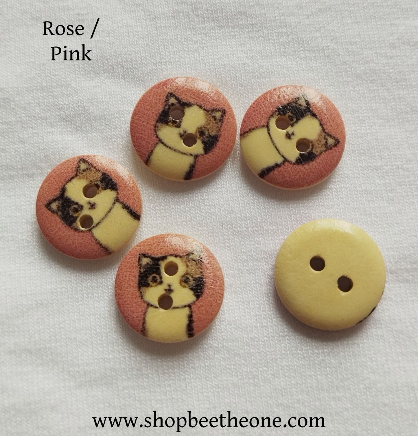 Bouton rond "Petit Chat moucheté" en bois - 15 mm - 9 coloris disponibles