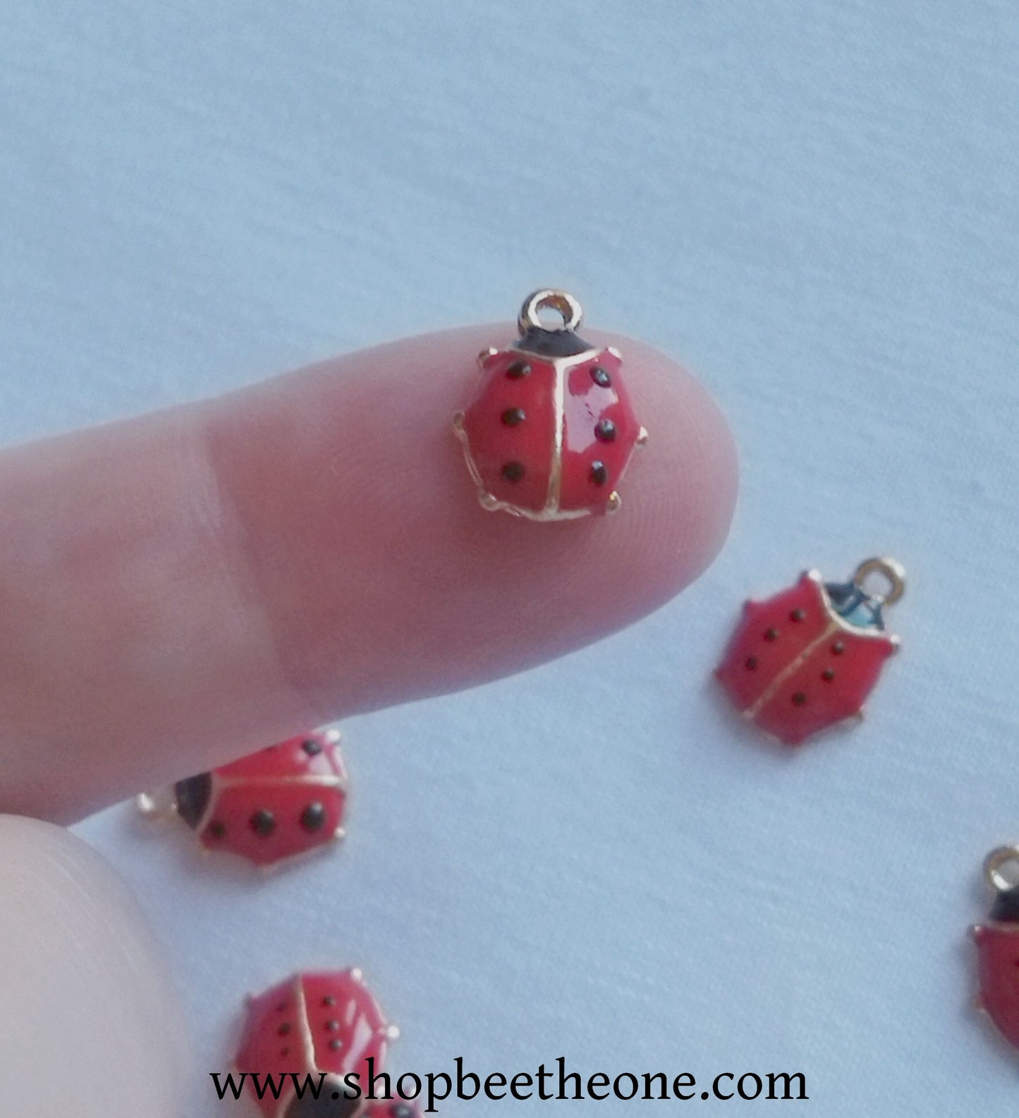 Breloque en émail Petite coccinelle - 11 mm