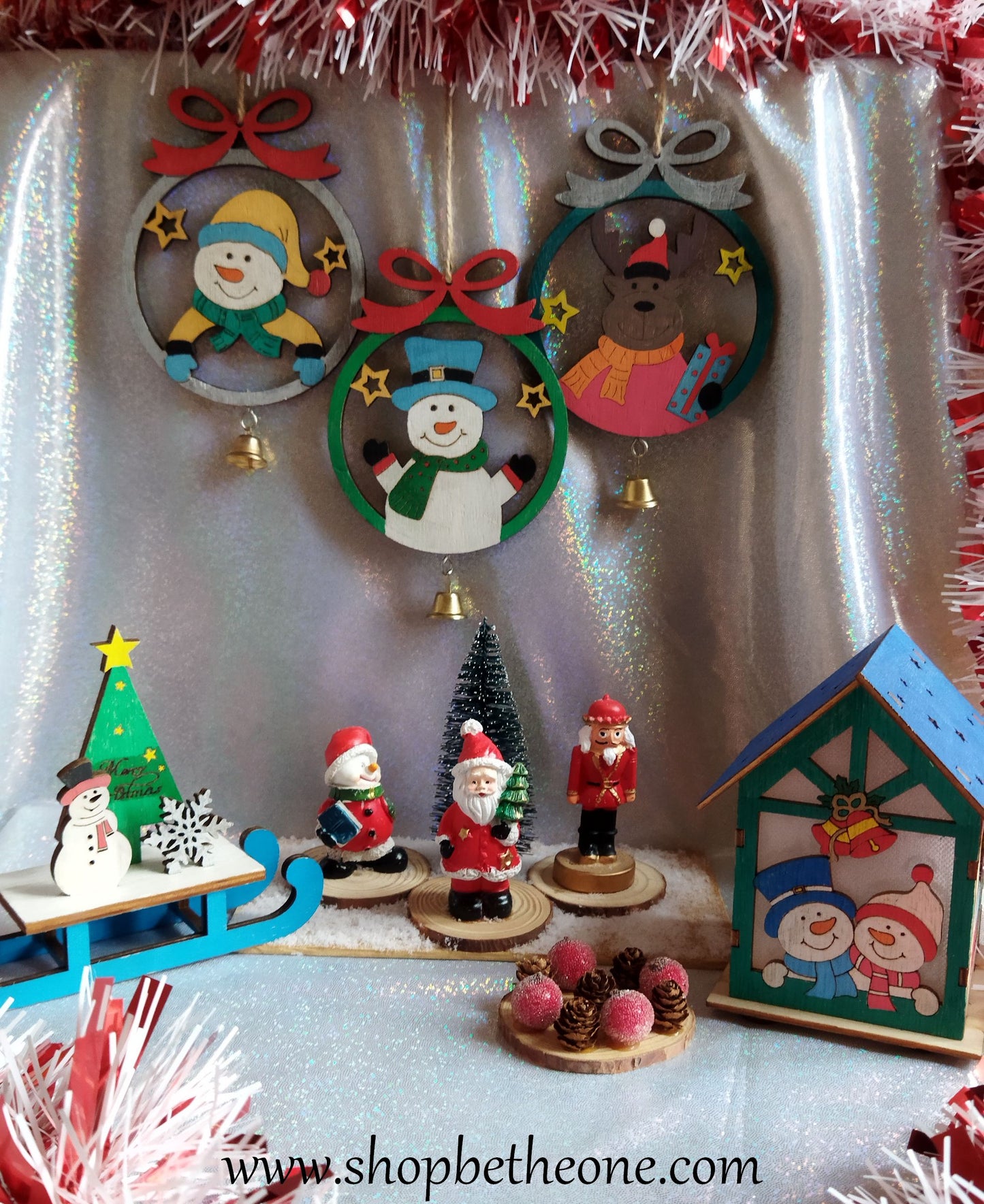 Décoration de Noël Sujet Traineau en bois peint avec éléments assortis - par Bee the One