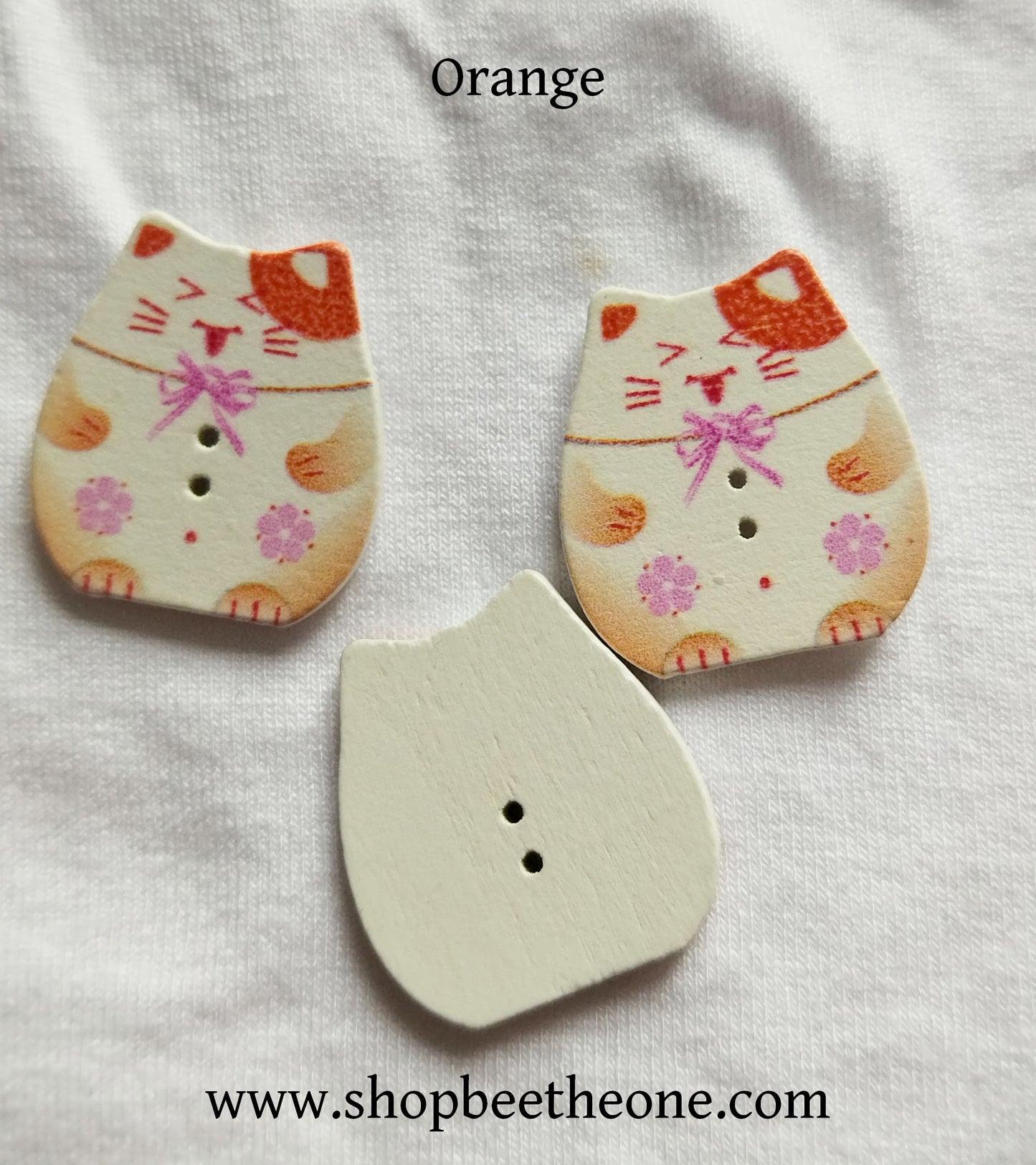 Bouton Chat porte-bonheur japonais "Maneki-neko" en bois - 25 mm - 8 coloris disponibles