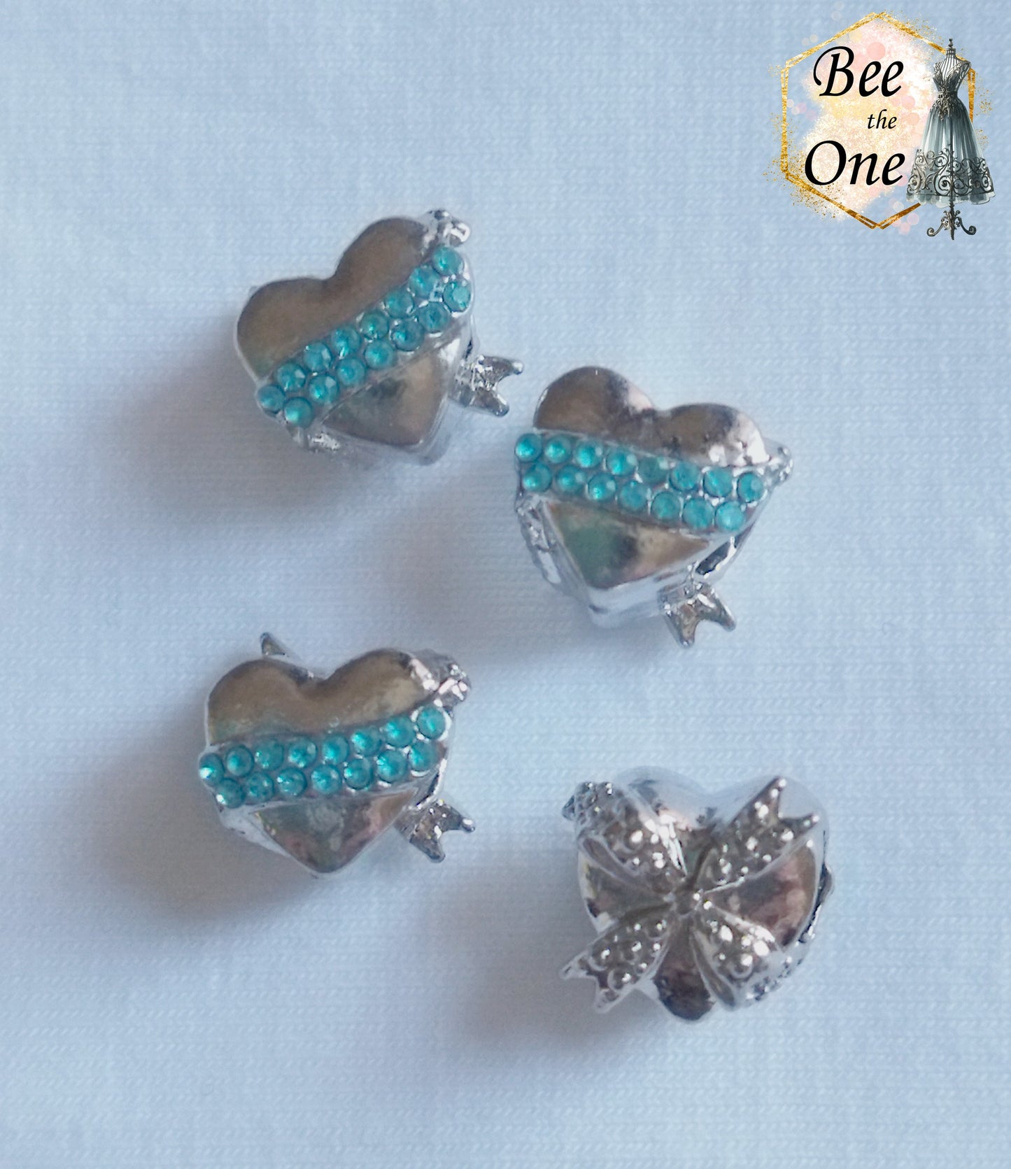 Perle petit coeur strass et noeud - en métal - 10 mm - trou 5 mm - strass bleus ou roses