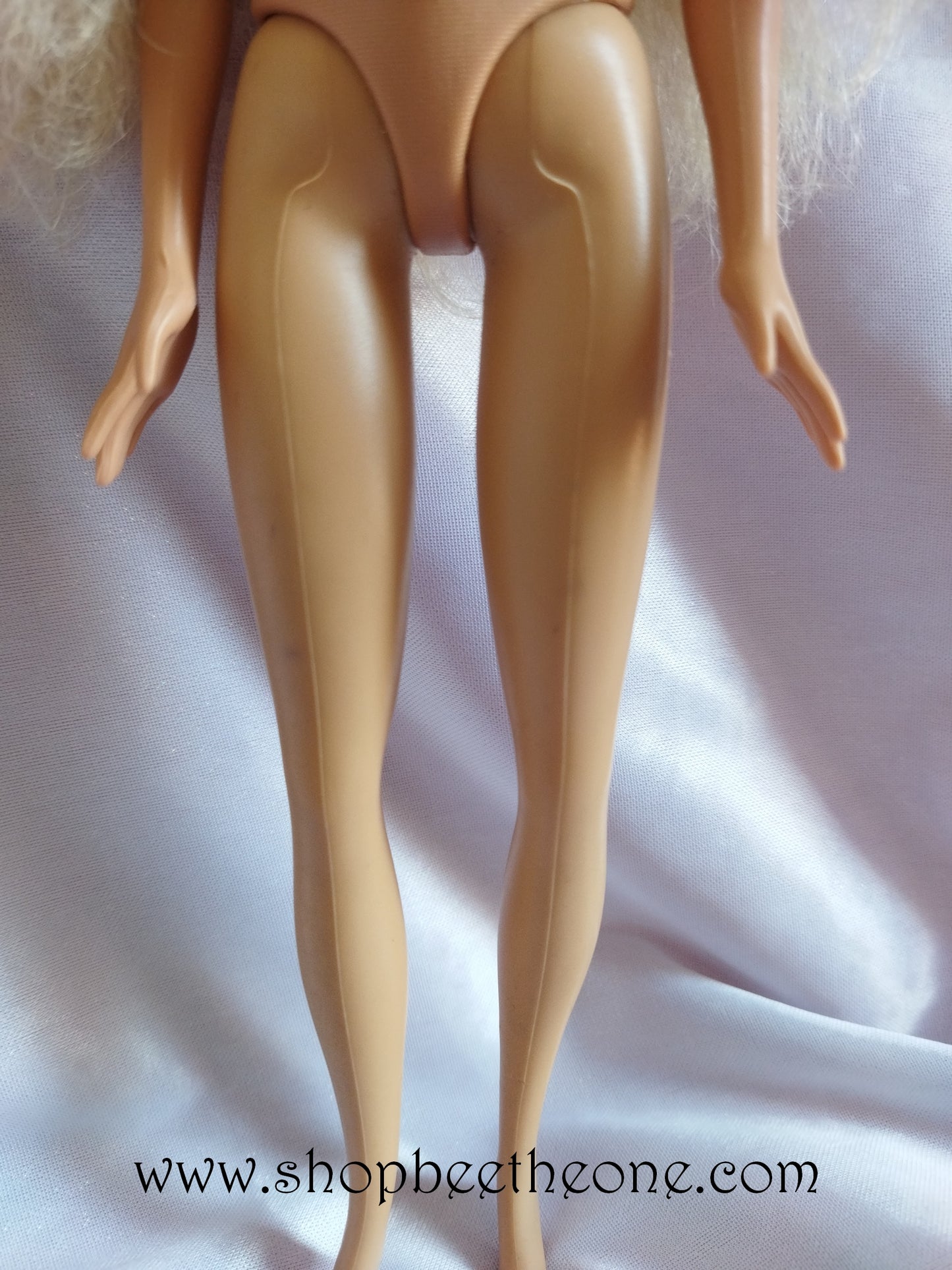Barbie Coeur de Princesse (The Princess and the Pauper) - Princesse Anneliese - poupée et bracelet - Mattel 2007 - Poupée - vêtements
