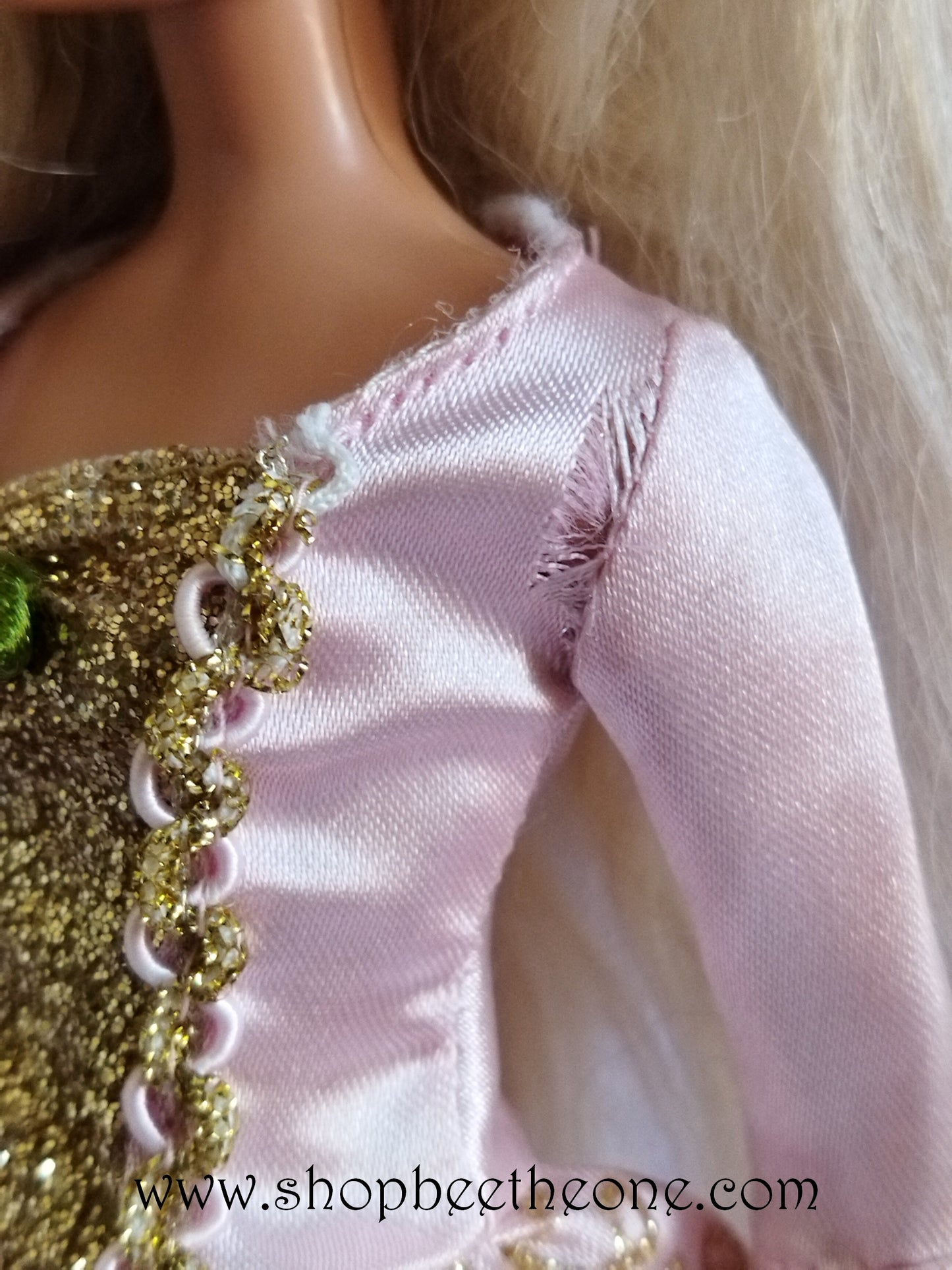 Barbie Coeur de Princesse (The Princess and the Pauper) - Princesse Anneliese - poupée et bracelet - Mattel 2007 - Poupée - vêtements