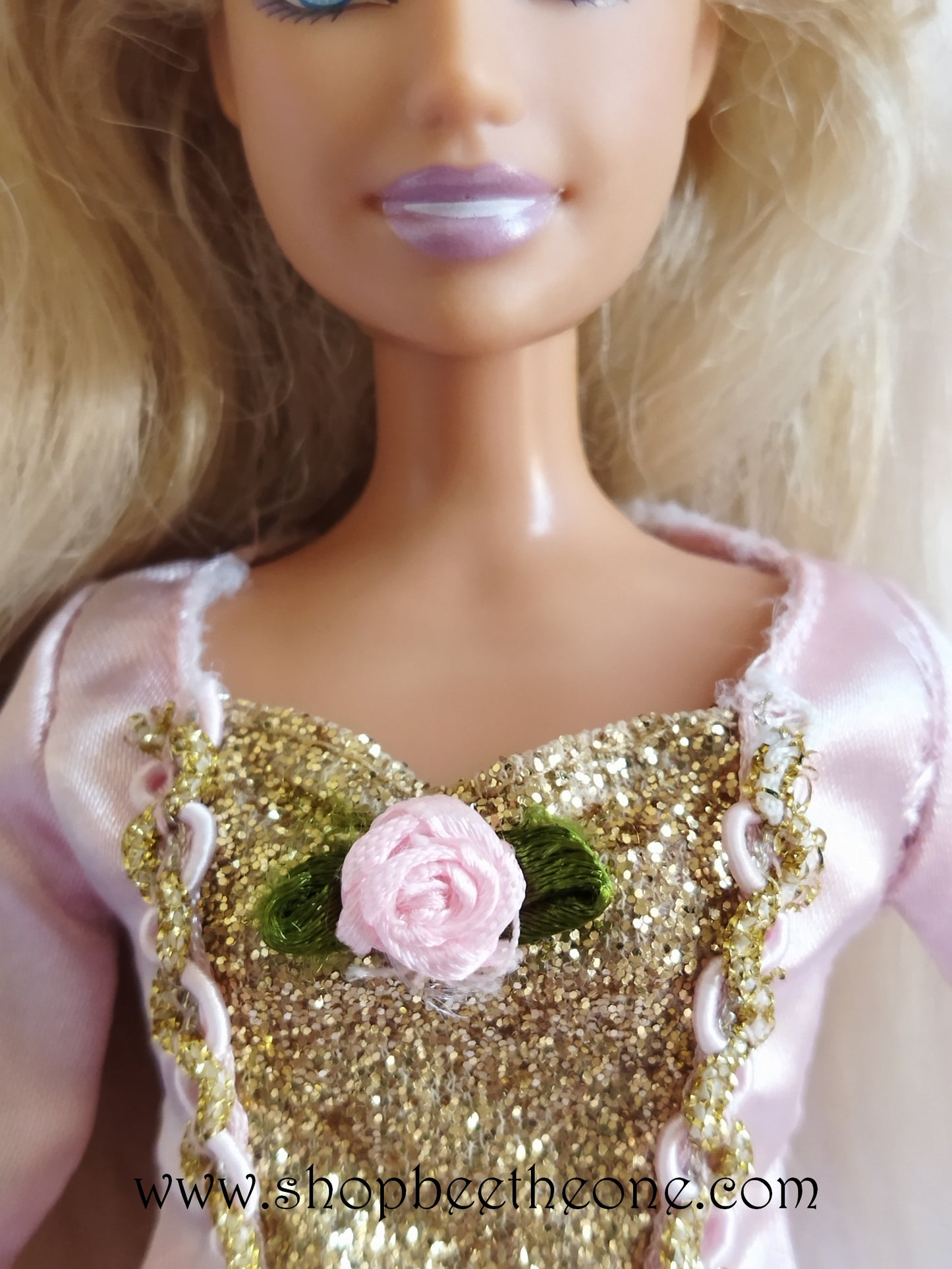 Barbie Coeur de Princesse (The Princess and the Pauper) - Princesse Anneliese - poupée et bracelet - Mattel 2007 - Poupée - vêtements