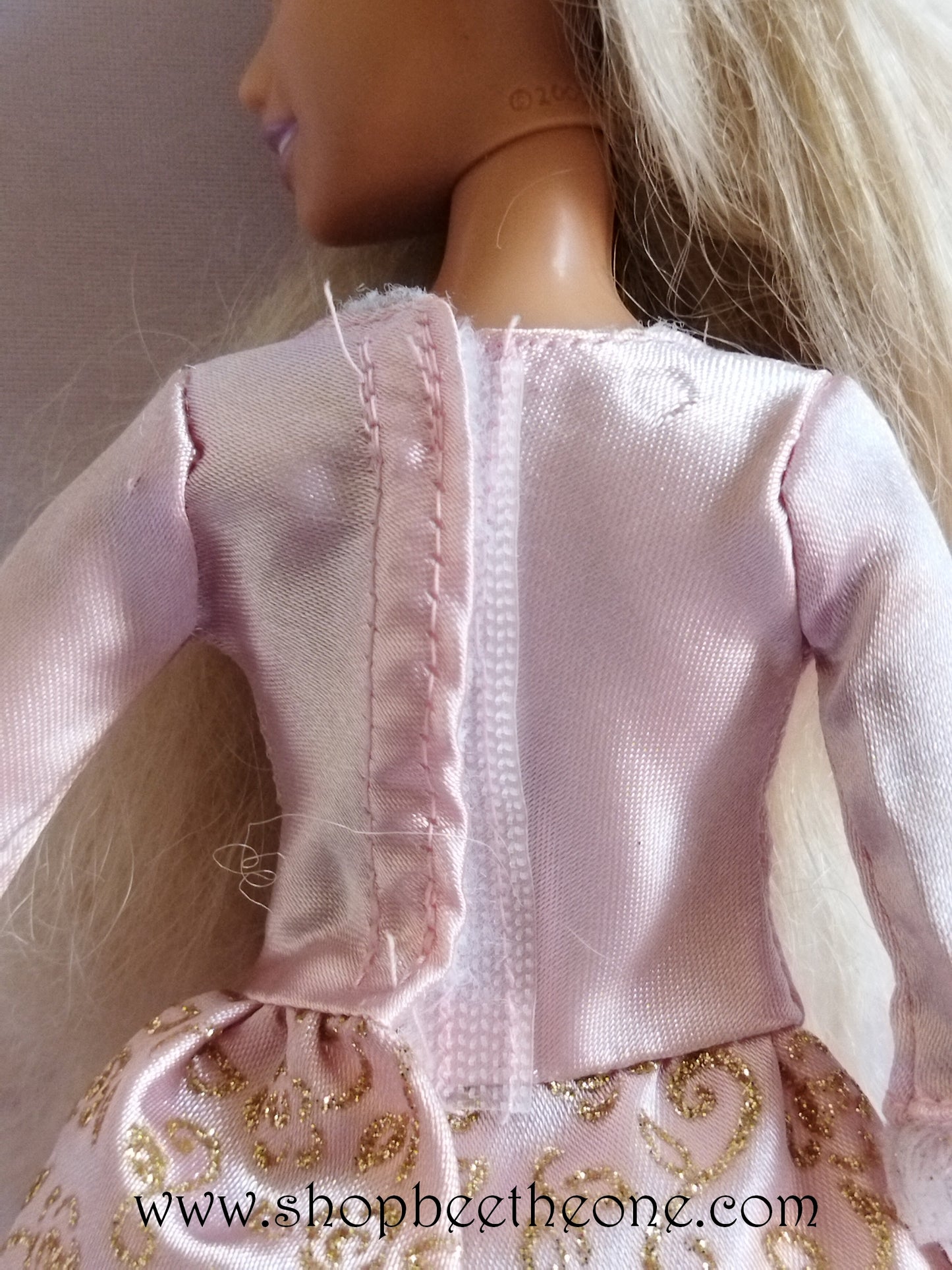 Barbie Coeur de Princesse (The Princess and the Pauper) - Princesse Anneliese - poupée et bracelet - Mattel 2007 - Poupée - vêtements
