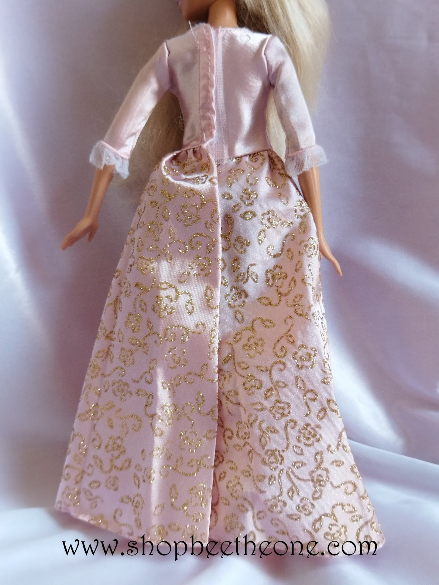 Barbie Coeur de Princesse (The Princess and the Pauper) - Princesse Anneliese - poupée et bracelet - Mattel 2007 - Poupée - vêtements