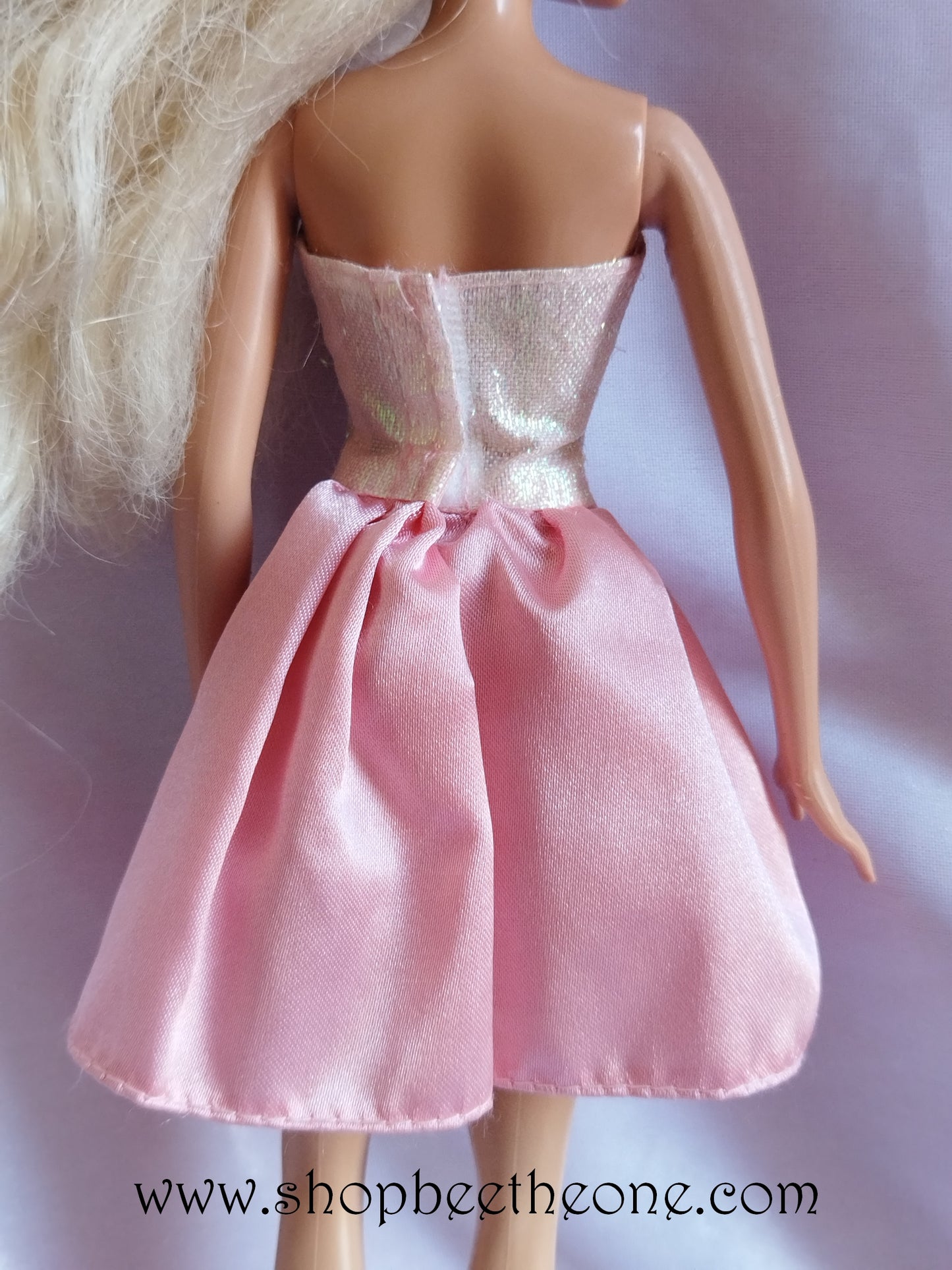 Barbie Coeur de Princesse (The Princess and the Pauper) - Princesse Anneliese - poupée et bracelet - Mattel 2007 - Poupée - vêtements