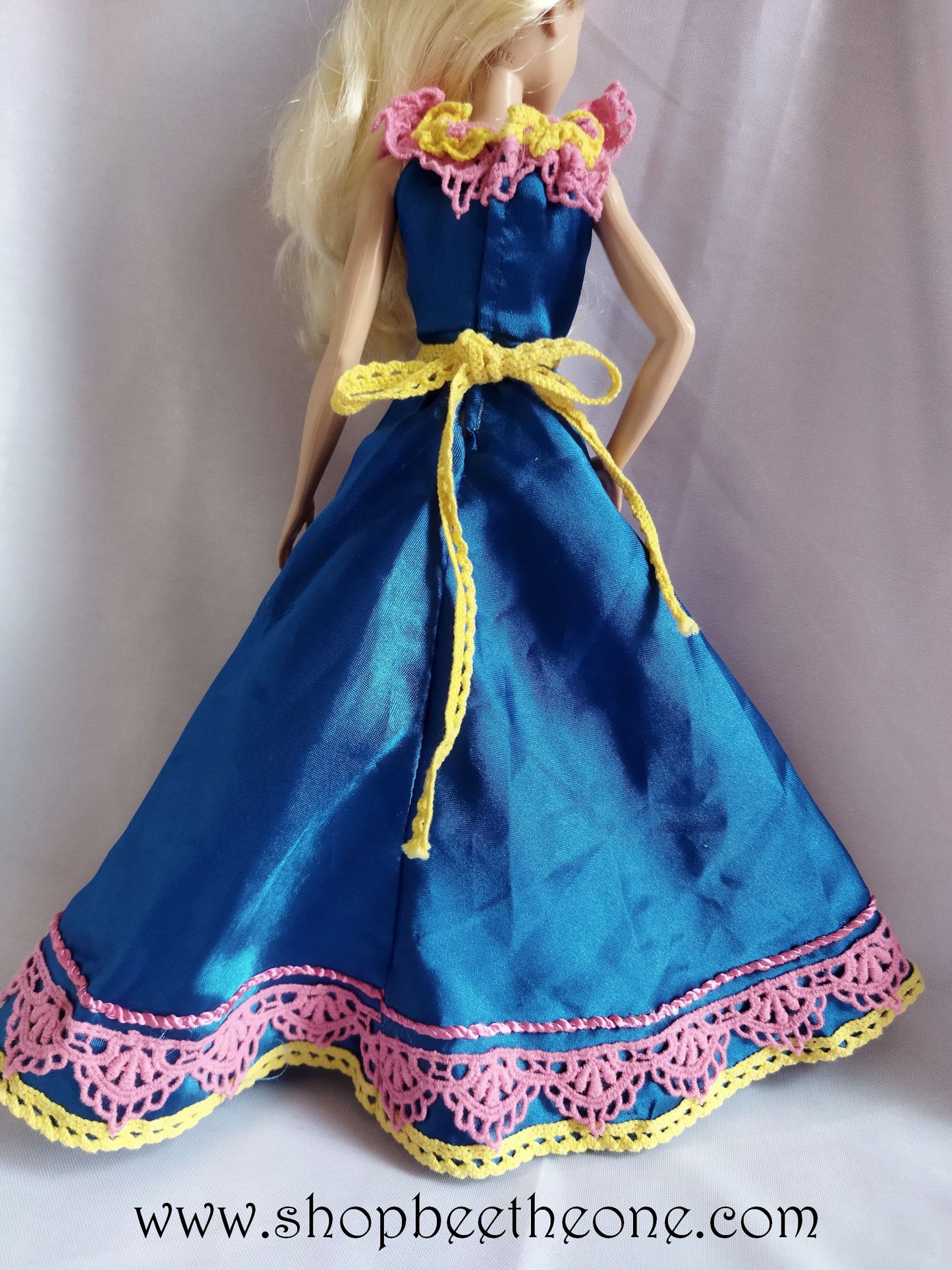 Barbie Les Robes de mes Voyages - Bulgarie et Mexique - RBA 2015 - Vêtements