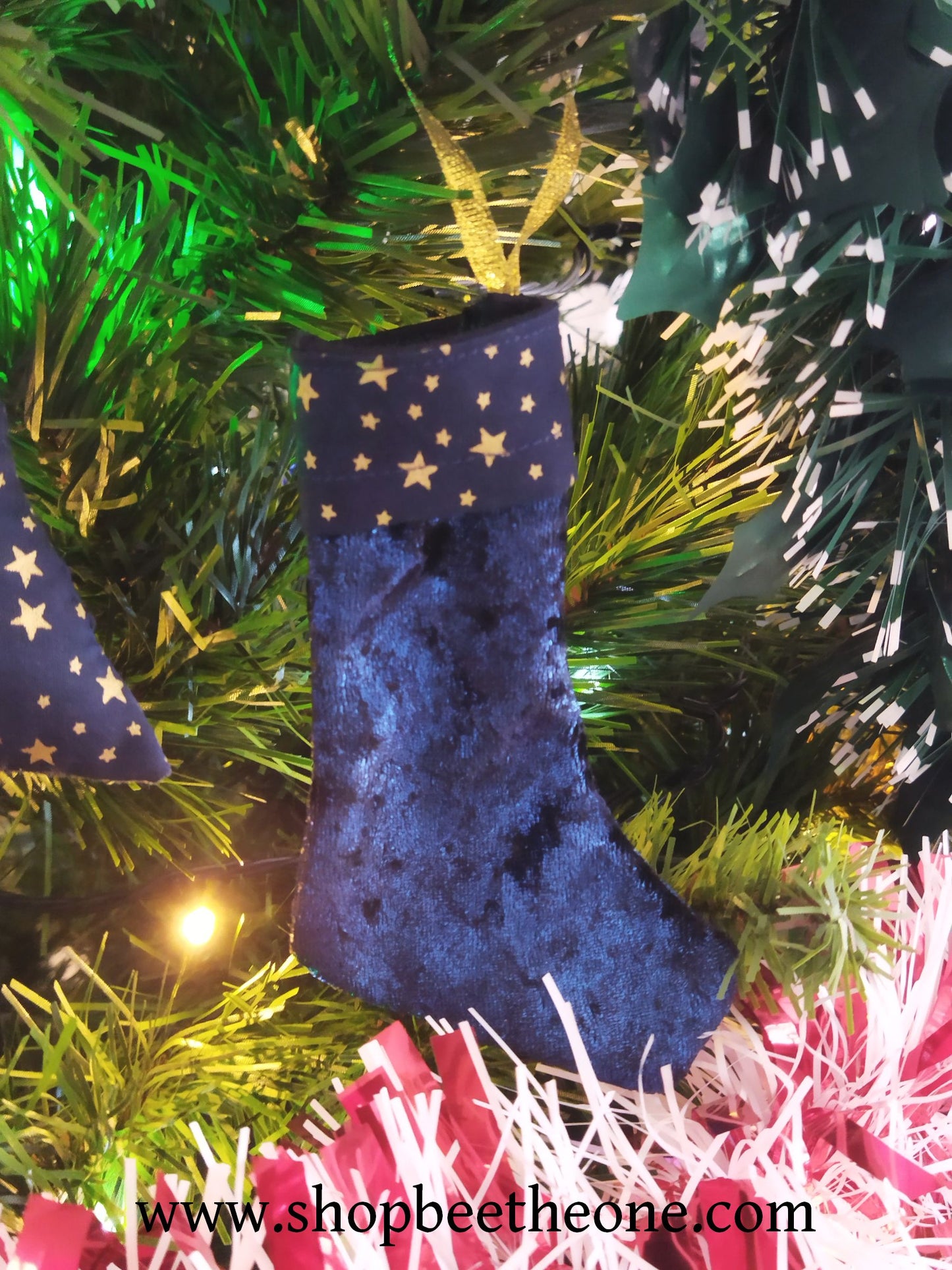 Décoration pour sapin de Noël Suspension en tissu - Botte de Père Noël en velours - par Bee the One