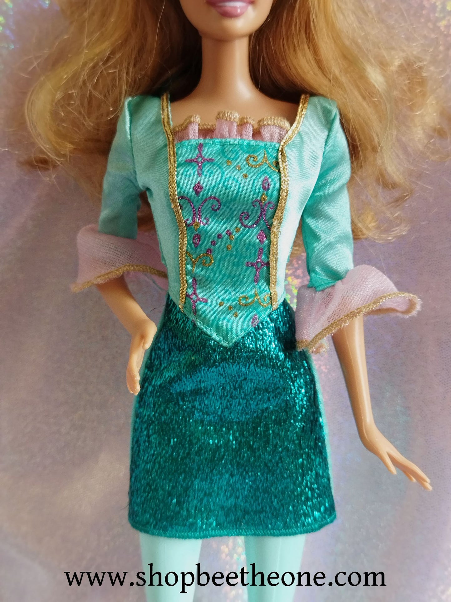 Barbie et les Trois Mousquetaires (Barbie and the 3 Musketeers) - Aramina 2-en-1 - Mattel 2009 - Poupée - Vêtement - Chaussures