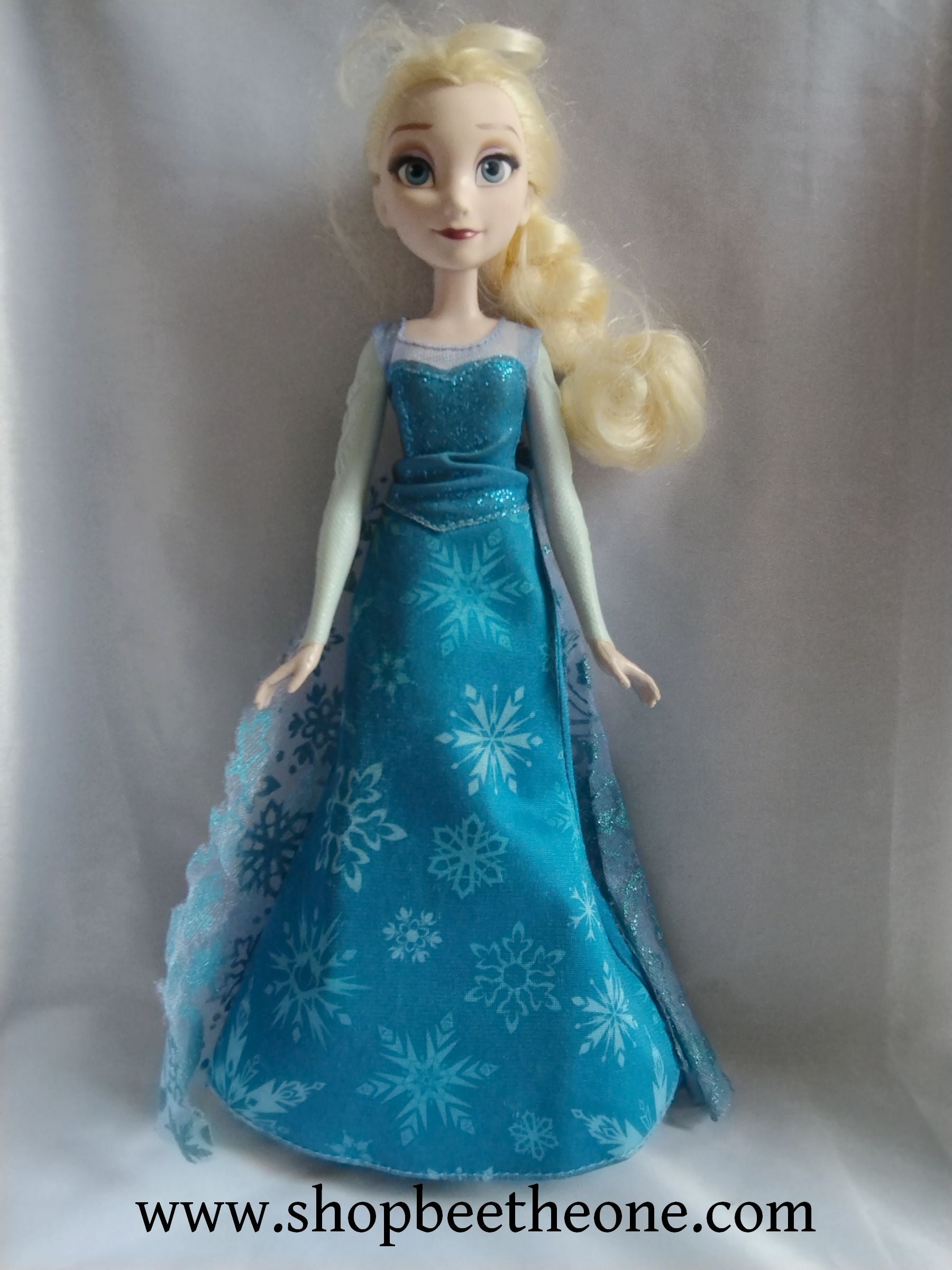 La Reine des Neiges Elsa Musical Lights Hasbro 2016 Poupee musical Bee the One