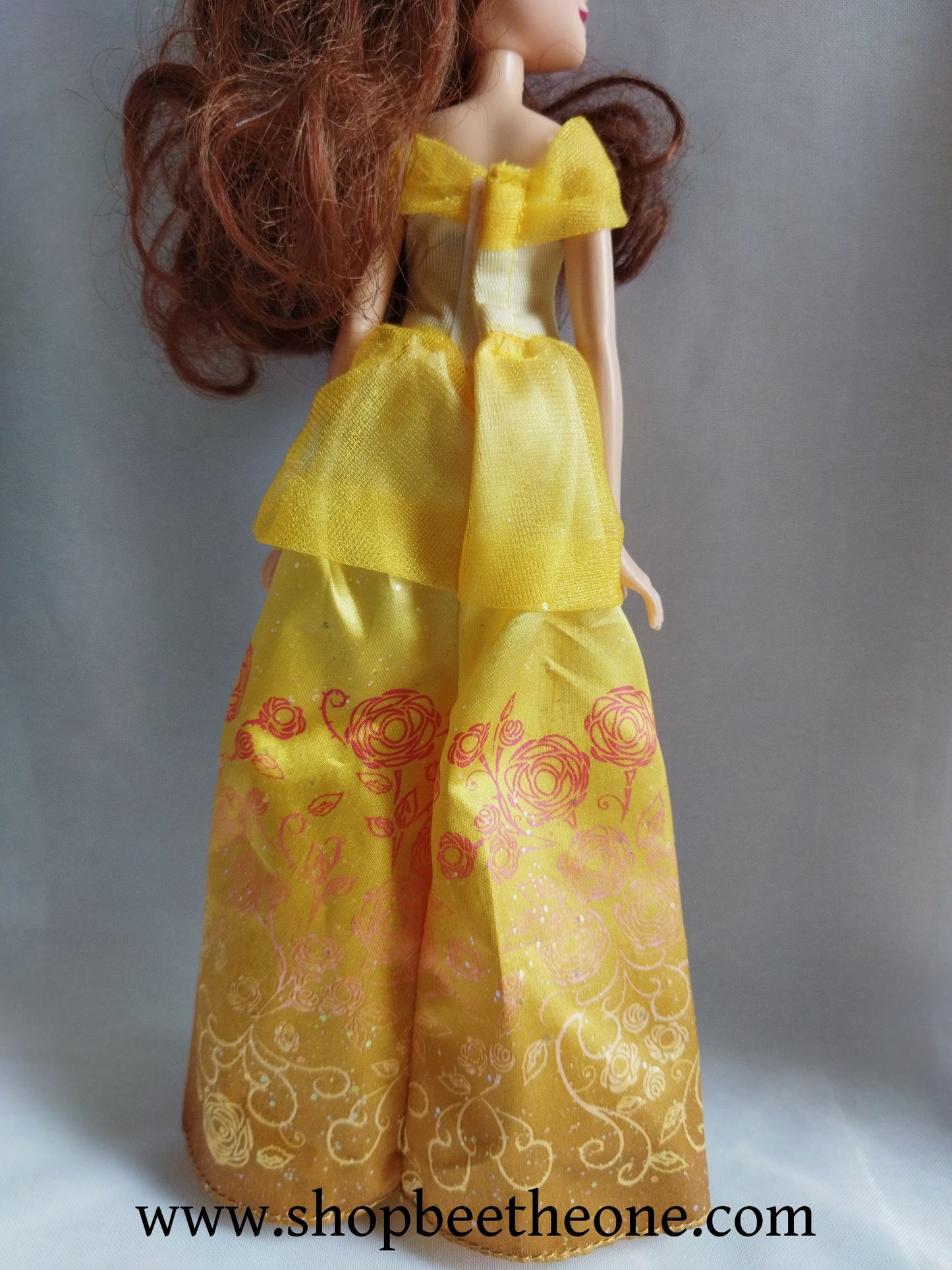 Disney Princesses Belle Poussière d'étoiles (Royal Shimmer) réédition - Hasbro 2016 - Poupée - Vêtement - Chaussures
