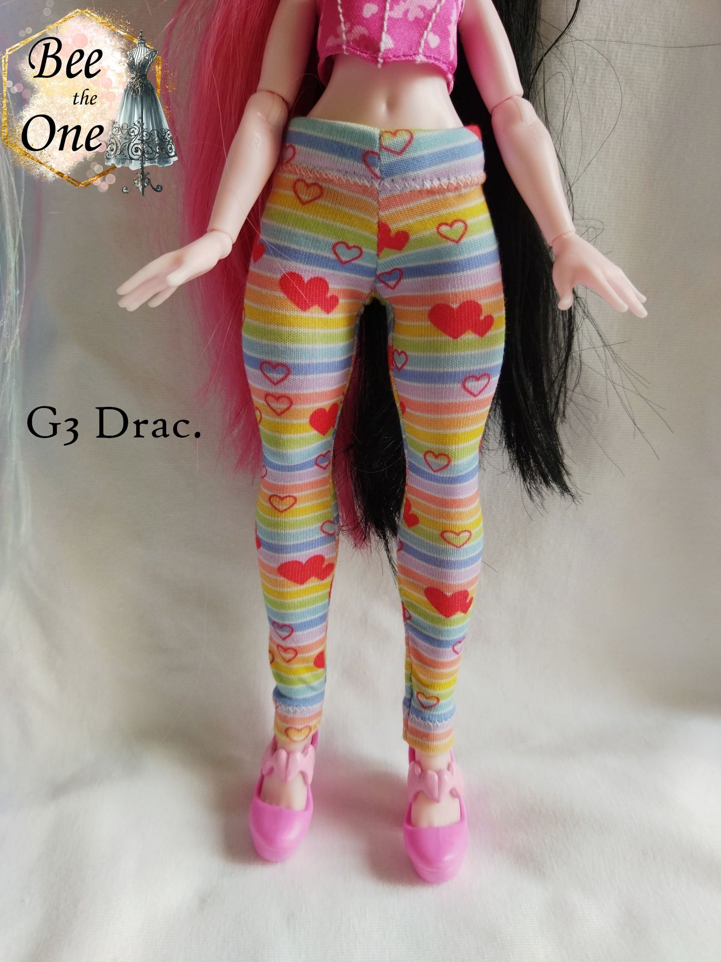 Pantalon collant long motif rayures arc-en-ciel et coeurs pour poupées Monster High G3 - 2 tailles - Collection Basics - par Bee the One