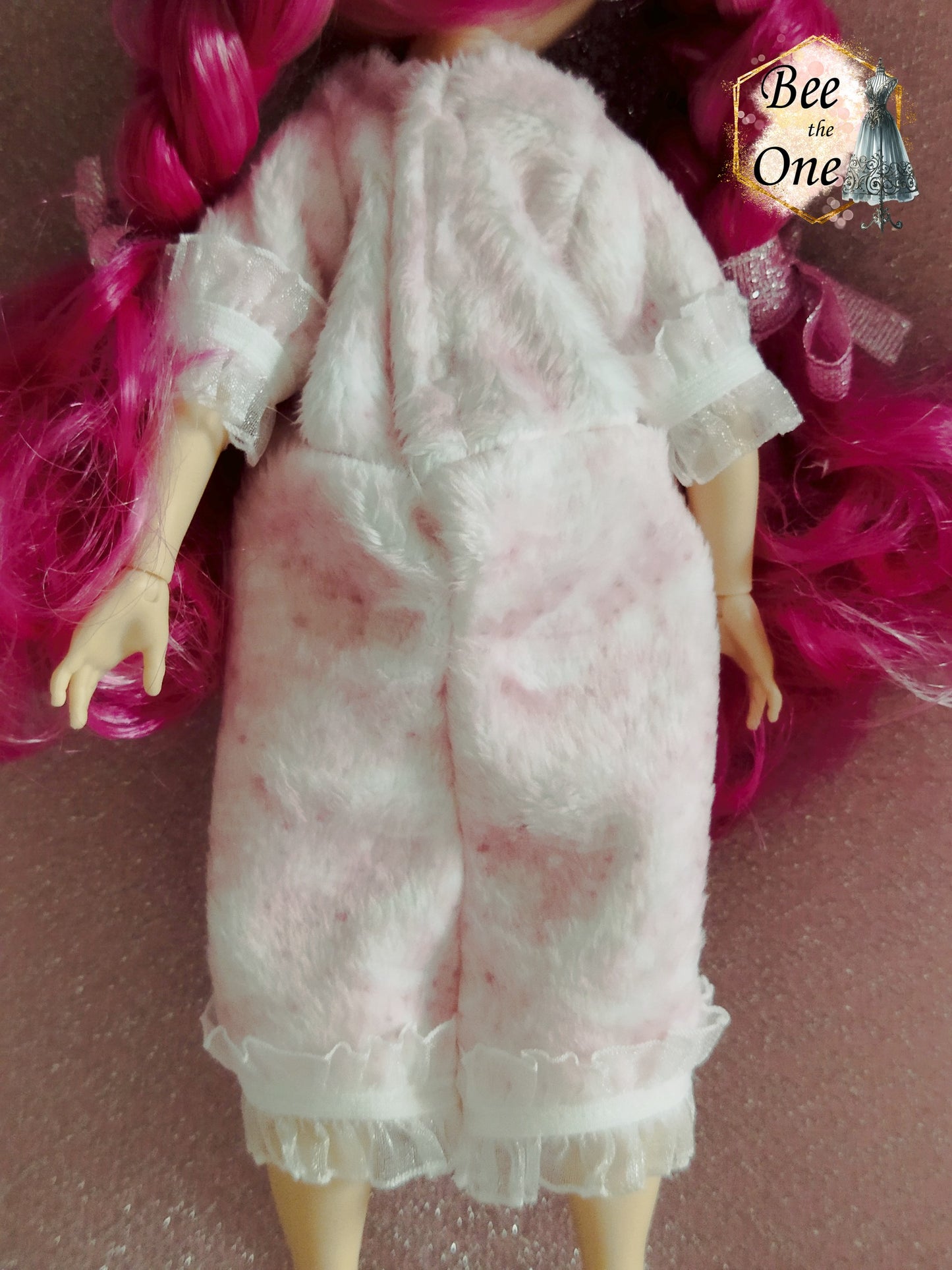 Chemise de nuit minky rose pour poupées Rainbow High - Collection Noël - par Bee the one