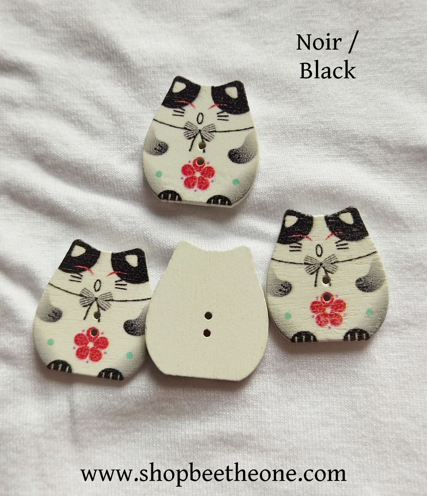 Bouton Chat porte-bonheur japonais "Maneki-neko" en bois - 25 mm - 8 coloris disponibles