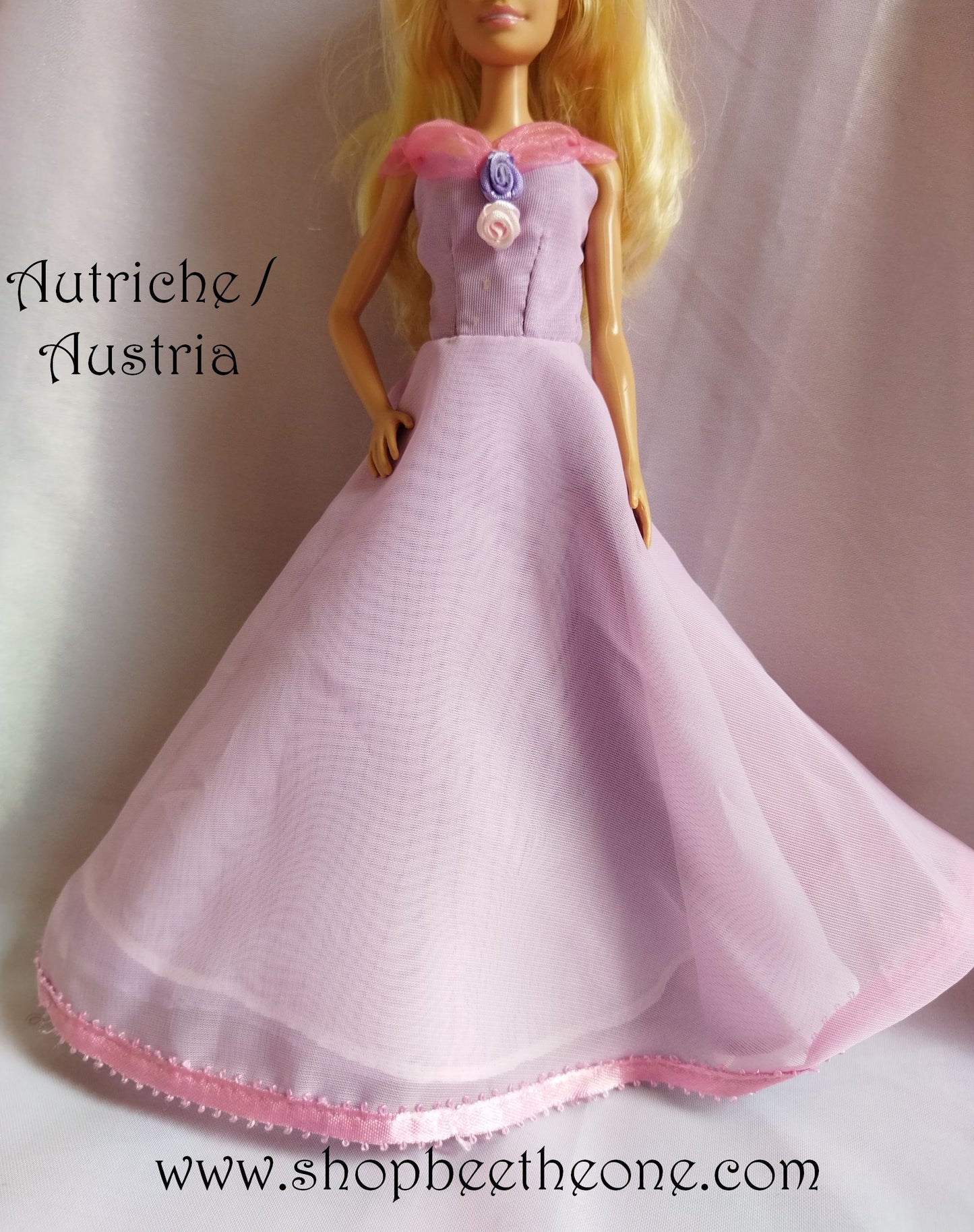 Barbie Les Robes de mes Voyages - Autriche et Pologne - RBA 2012/2013 - Vêtements