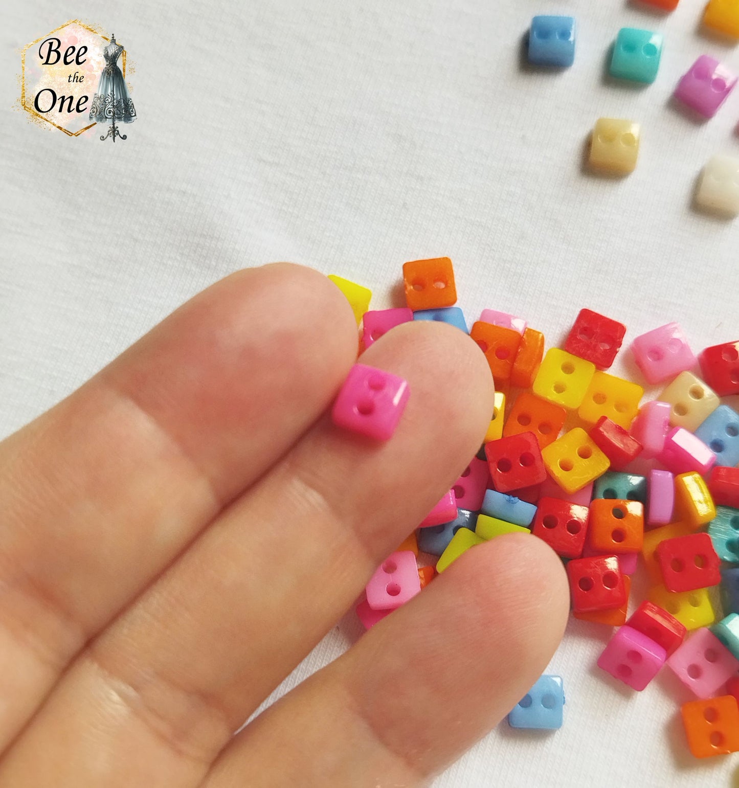 Mini Bouton Carré en plastique - 5 mm - 12 coloris disponibles