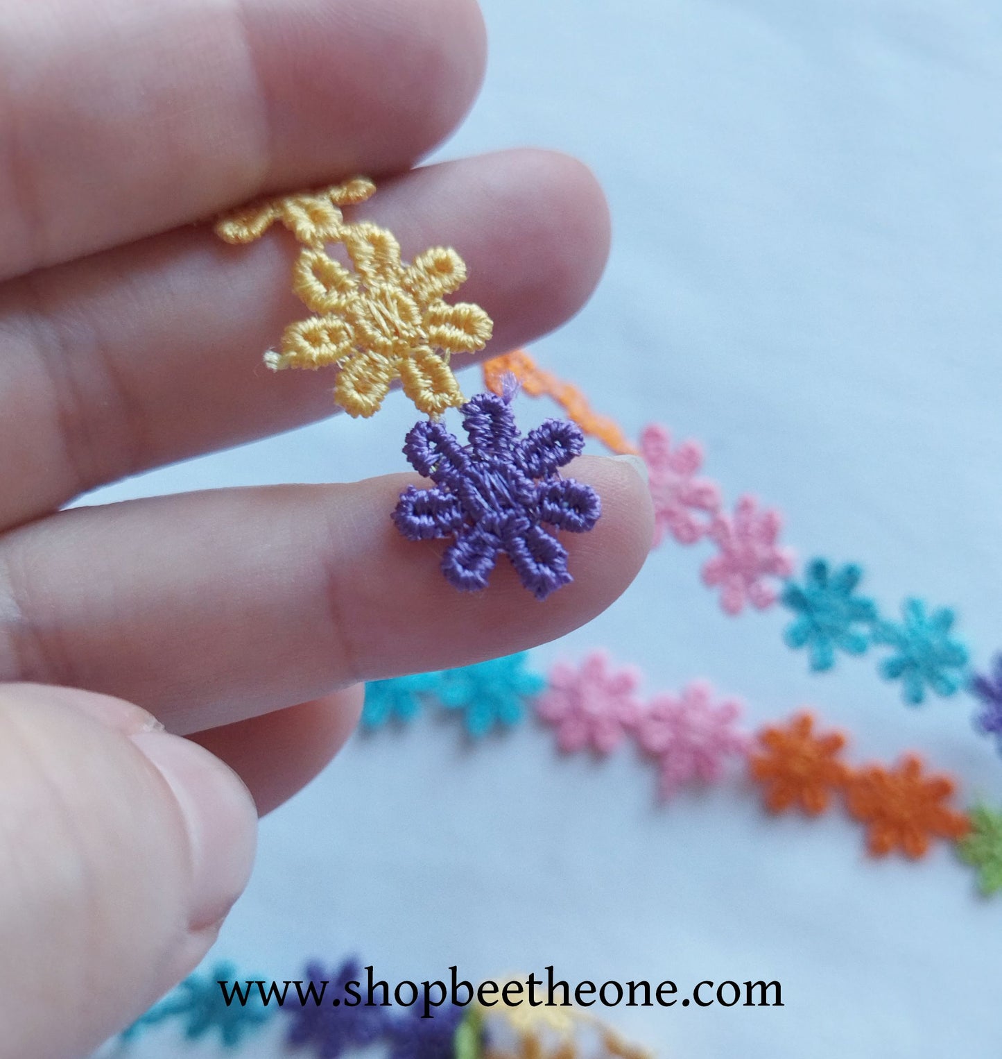 Ruban guipure crochet macramé "Petites fleurs multicolores" - 13 mm x 1,75 m