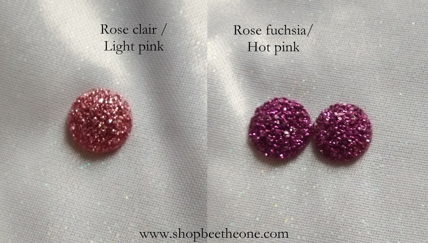 Cabochon rond demi-perle effet druzy (géode) - reflets pailletés ton sur ton - 12 mm - 14 coloris
