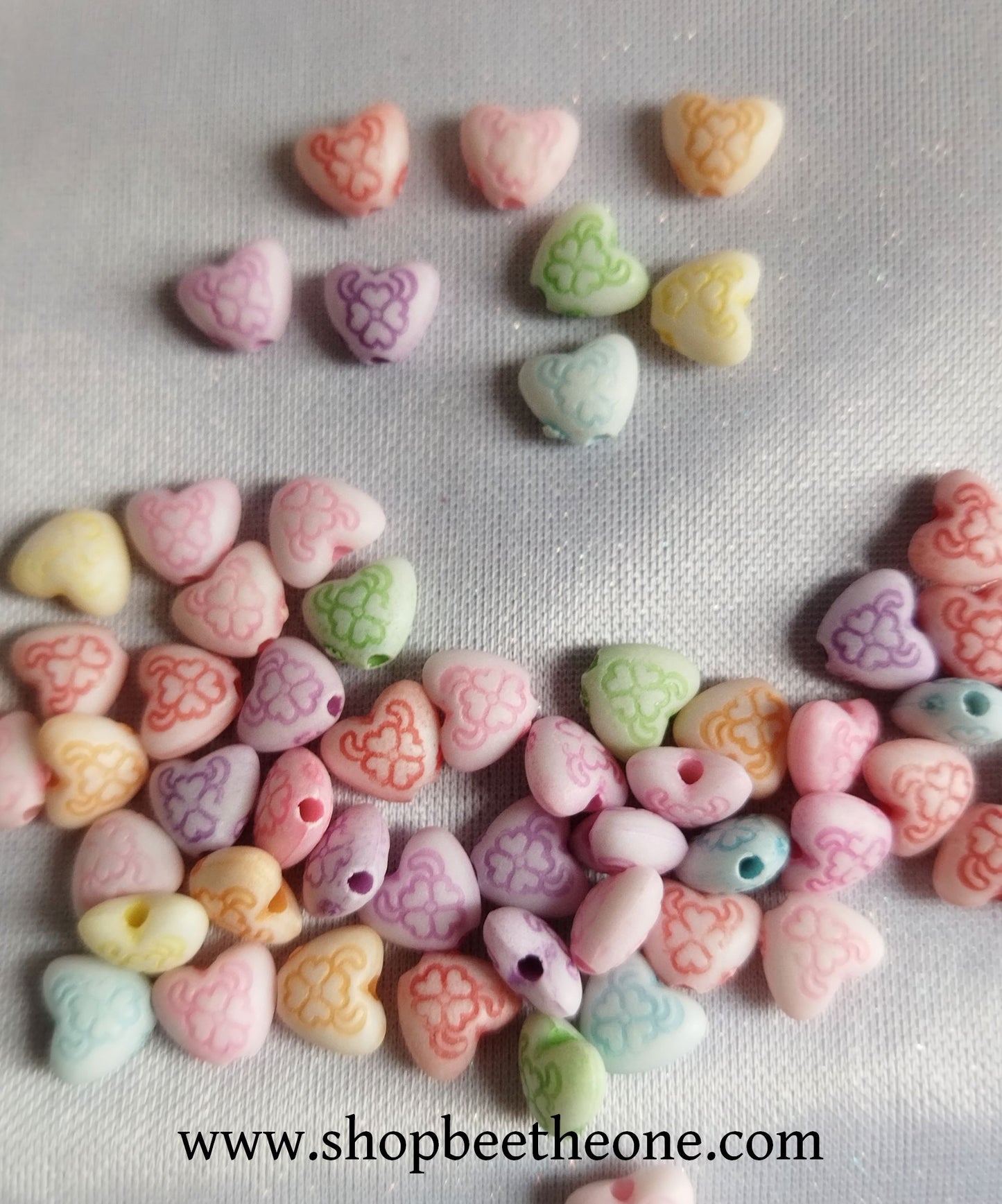 Perle mini coeur imprimé en résine - 7 mm - 9 coloris