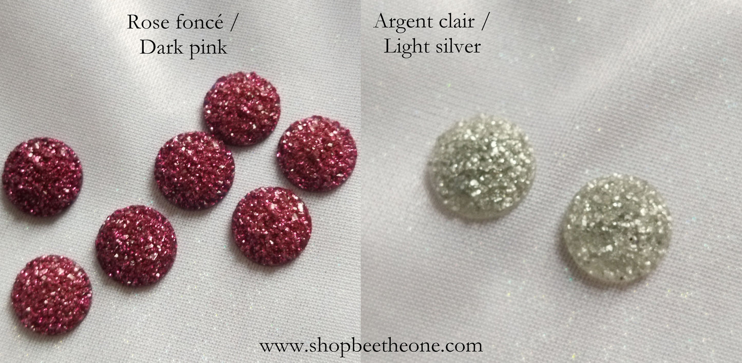Cabochon rond demi-perle effet druzy (géode) - reflets pailletés ton sur ton - 12 mm - 14 coloris