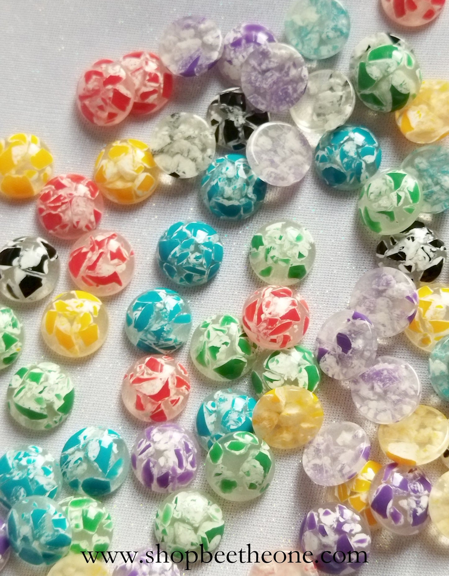 Cabochon rond demi-perle effet craquelures colorées - 12 mm - 6 coloris