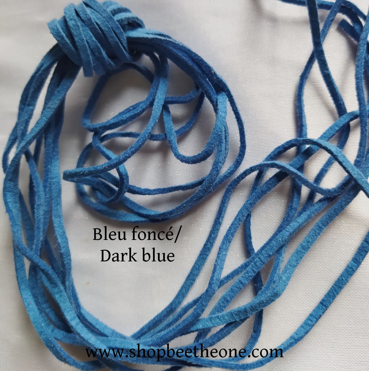 Cordon de suédine - 2,5 mm x 1,5 mm x 95 cm - 8 coloris disponibles