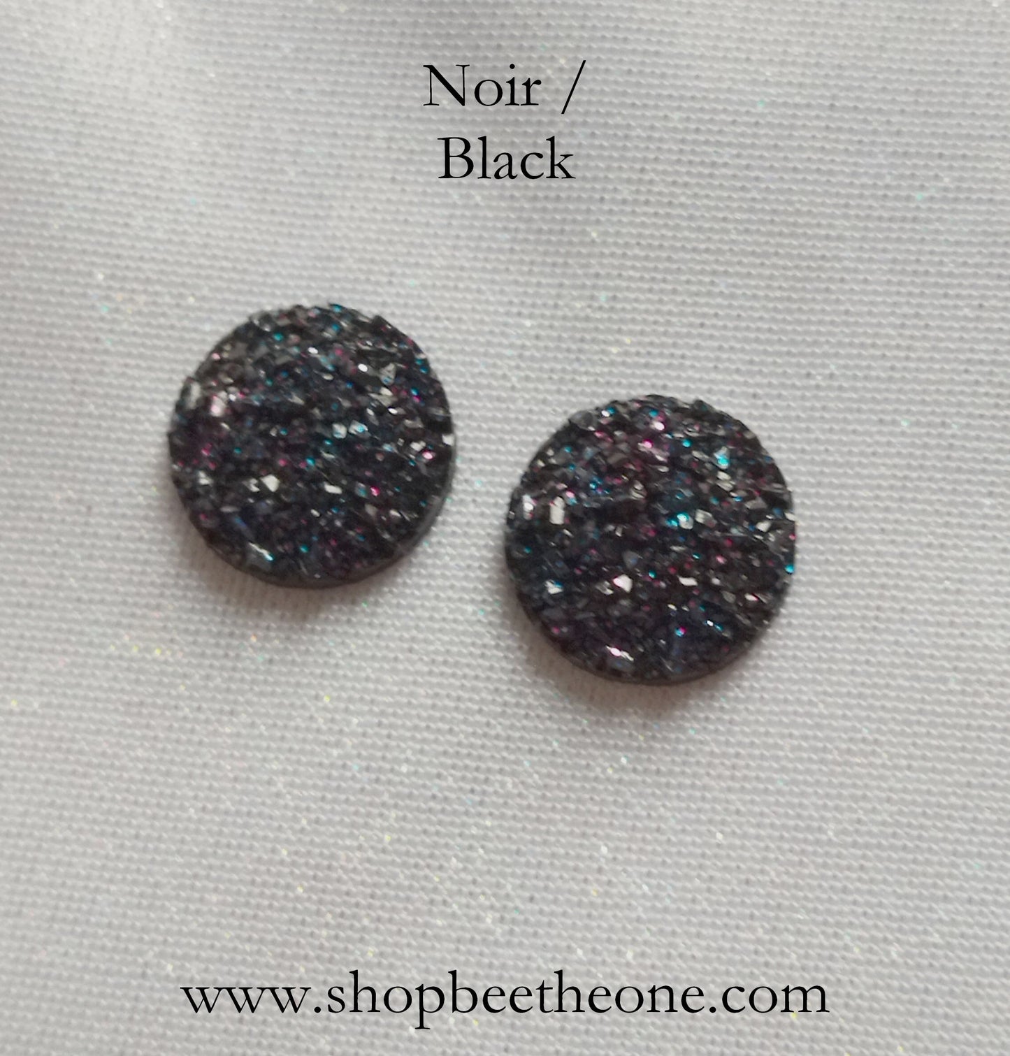 Cabochon rond demi-perle effet druzy (géode) - reflets pailletés multicolores - 12 mm - 4 coloris