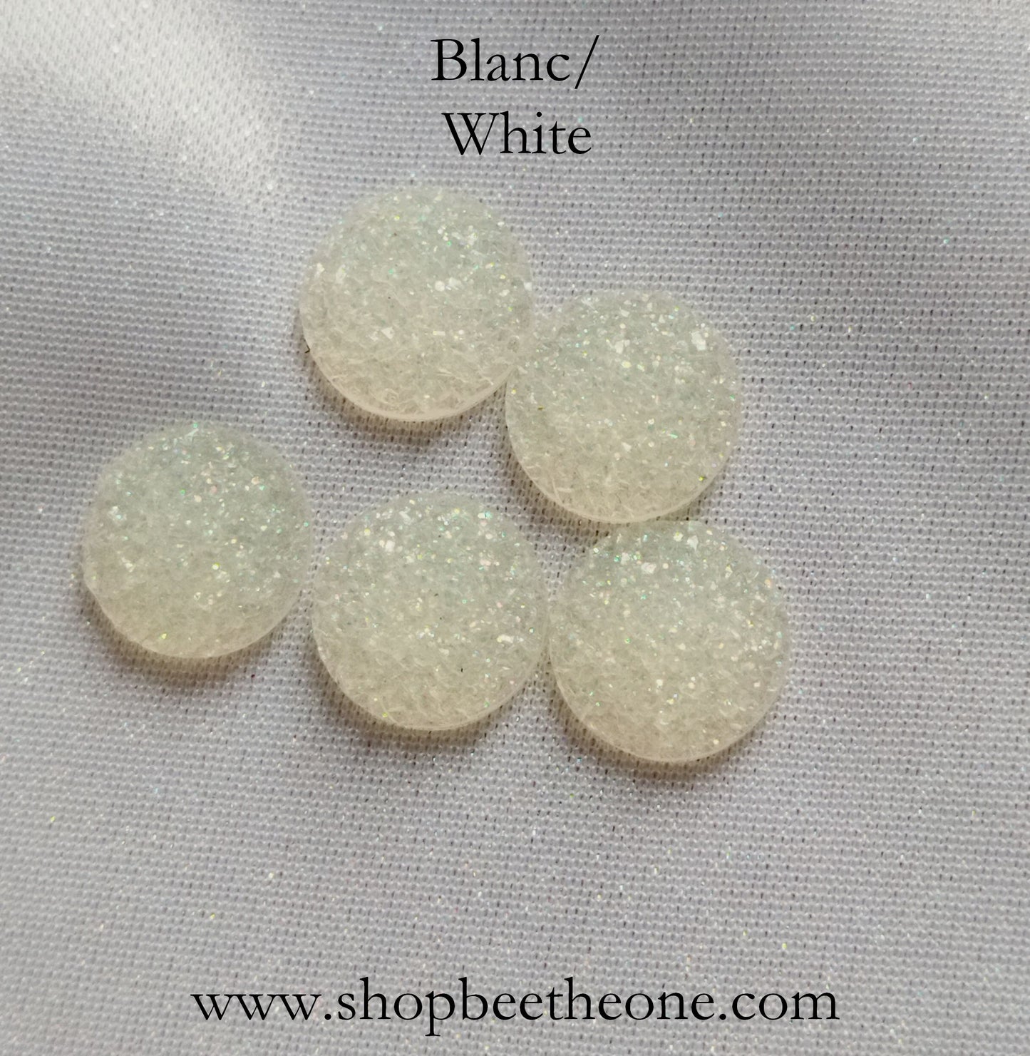 Cabochon rond demi-perle effet druzy (géode) - reflets pailletés multicolores - 12 mm - 4 coloris