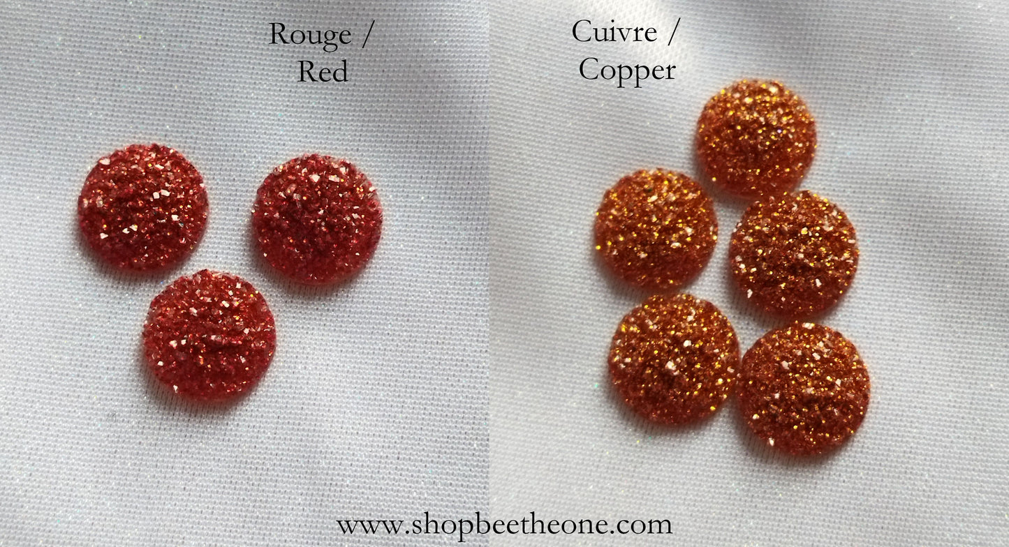 Cabochon rond demi-perle effet druzy (géode) - reflets pailletés ton sur ton - 12 mm - 14 coloris