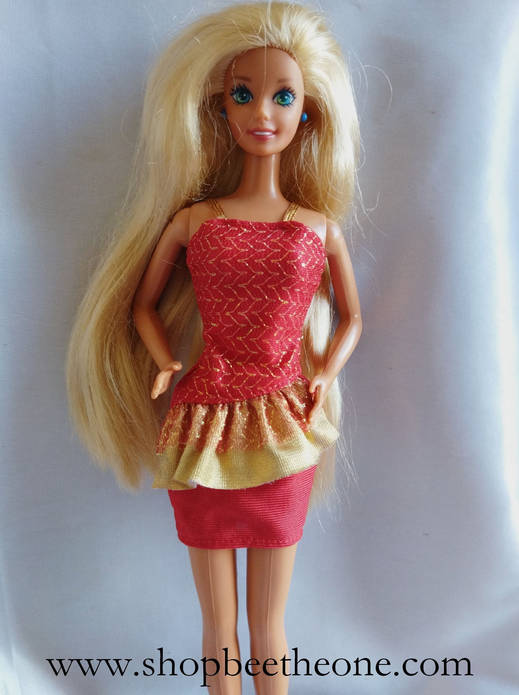 Barbie Fashionistas Swappin' Styles - Glam - Mattel 2010 - Tête et socle
