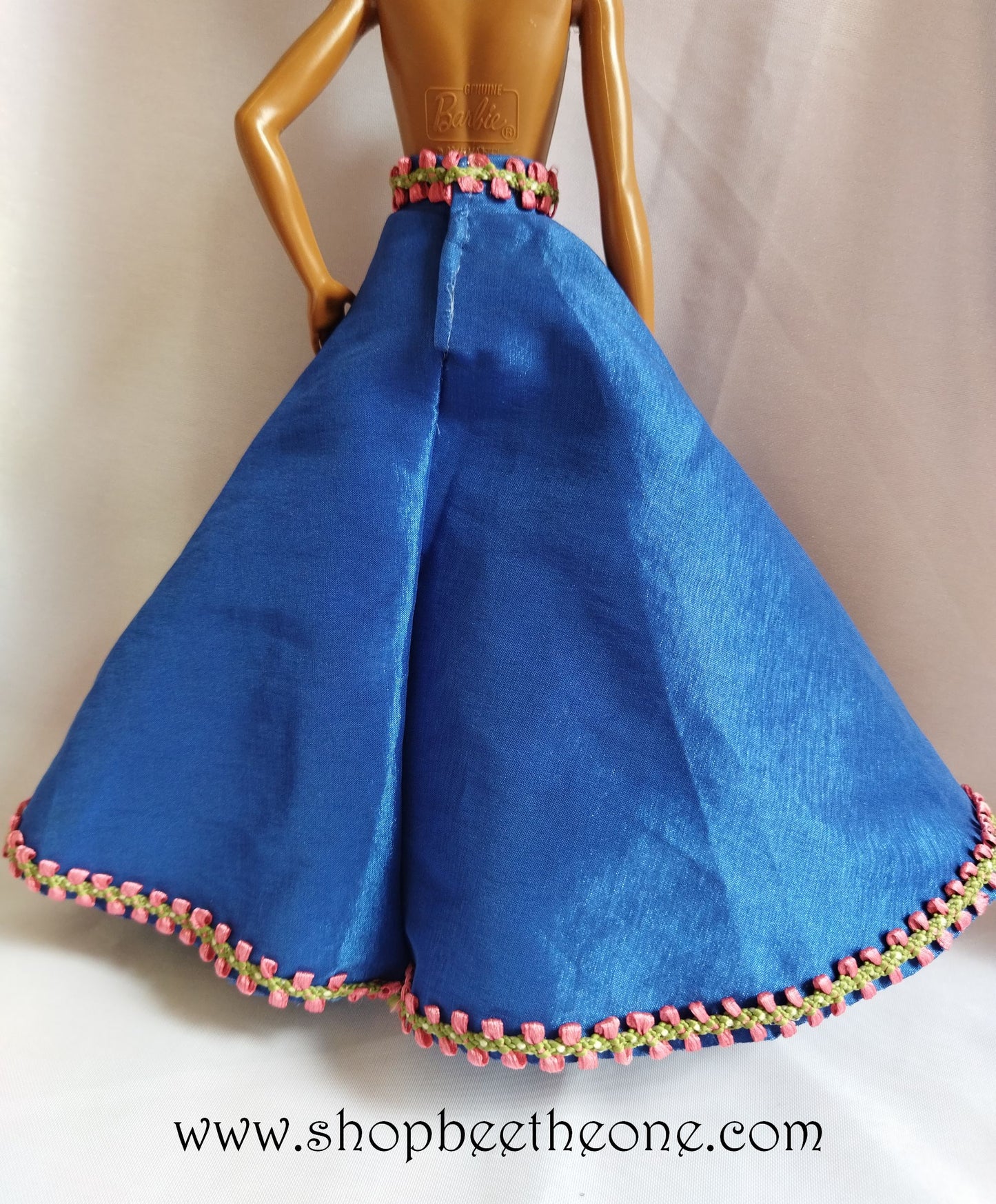 Barbie Les Robes de mes Voyages - Autriche et Pologne - RBA 2012/2013 - Vêtements
