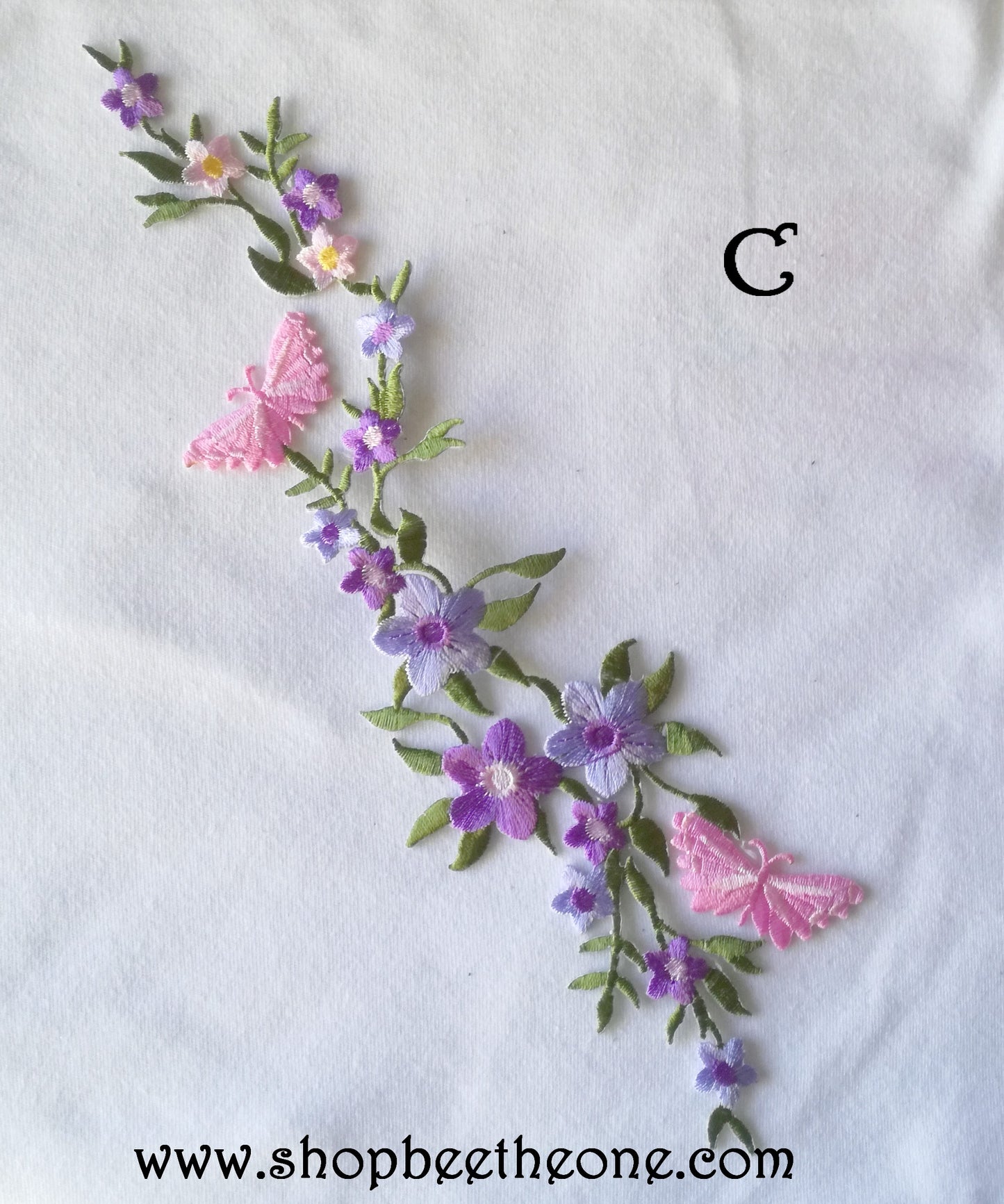 Maxi Applique broderie patch thermocollant Tige fleurie avec papillons 27 x 6,5 cm (à coudre ou repasser) - 5 coloris au choix