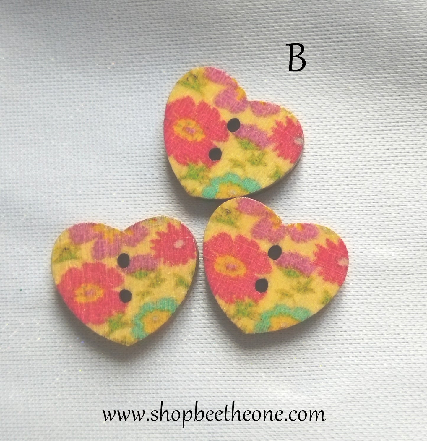 Bouton Petit Coeur "Champ de fleurs" en bois façon vintage - 17 mm - 2 modèles