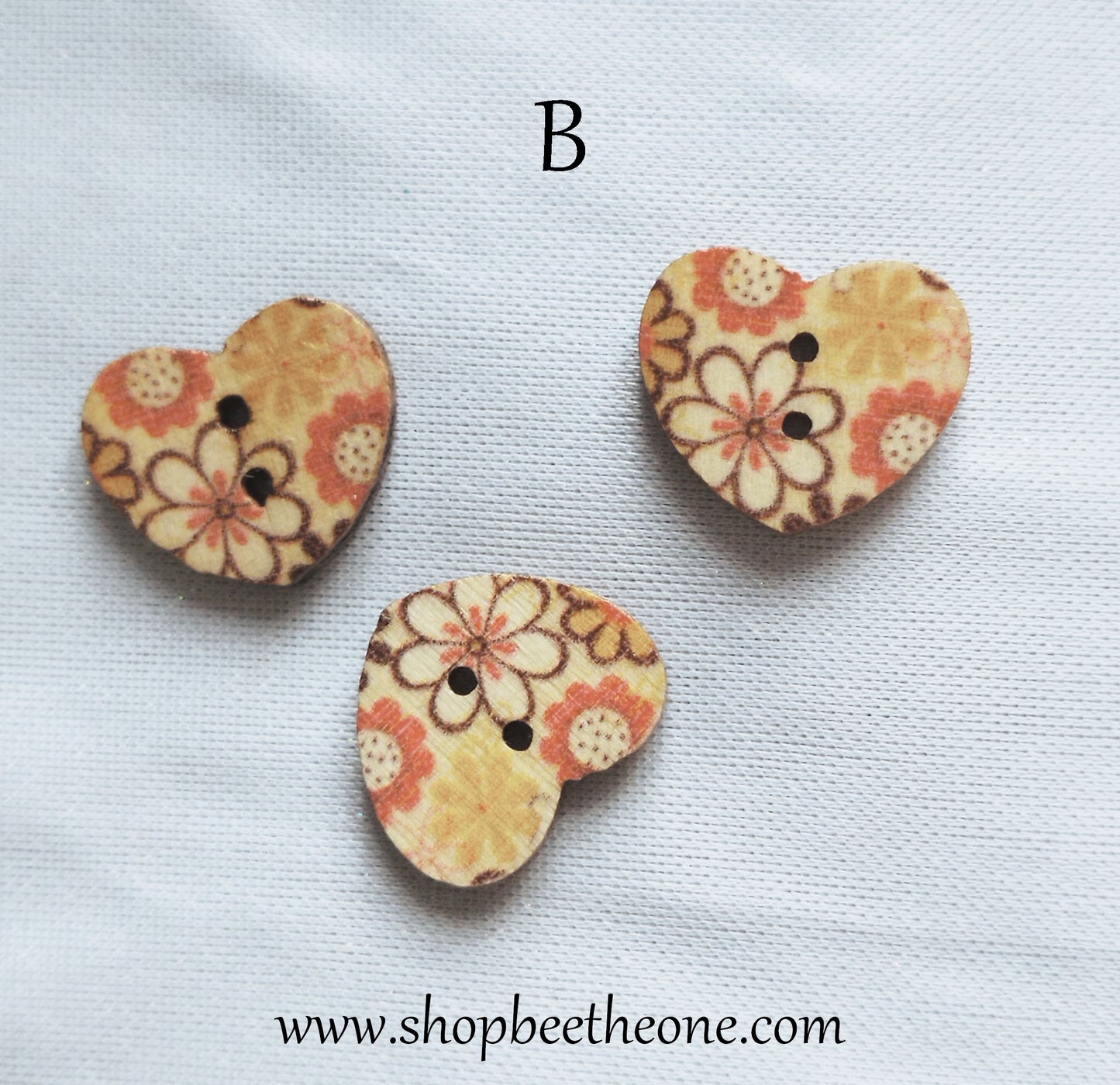 Bouton Petit Coeur "Fleurs jaunes et rouges" en bois façon vintage - 17 mm - 2 modèles
