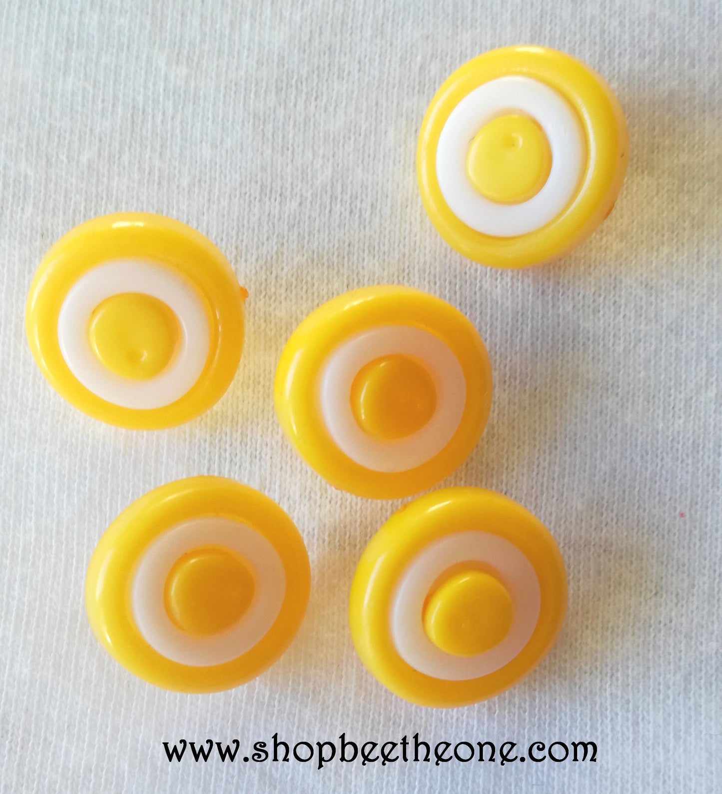 Bouton rond à queue en plastique anneau blanc - 13 mm - 19 coloris disponibles