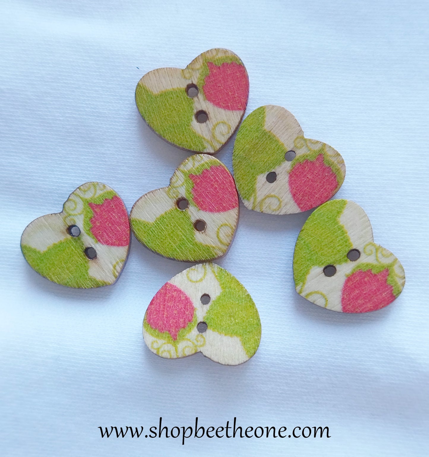 Bouton Petit Coeur "Fraise" en bois façon vintage - 17 mm