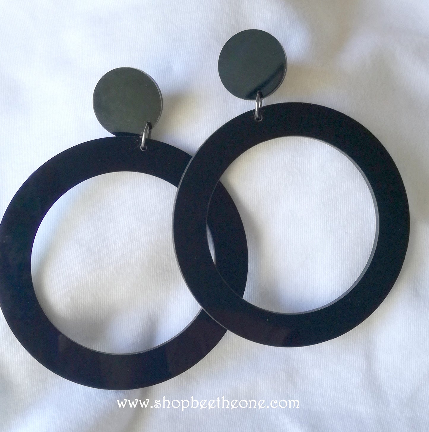 Maxi Boucles d'oreilles XXL géométriques rondes style vintage 80 - Blanc, noir ou rouge