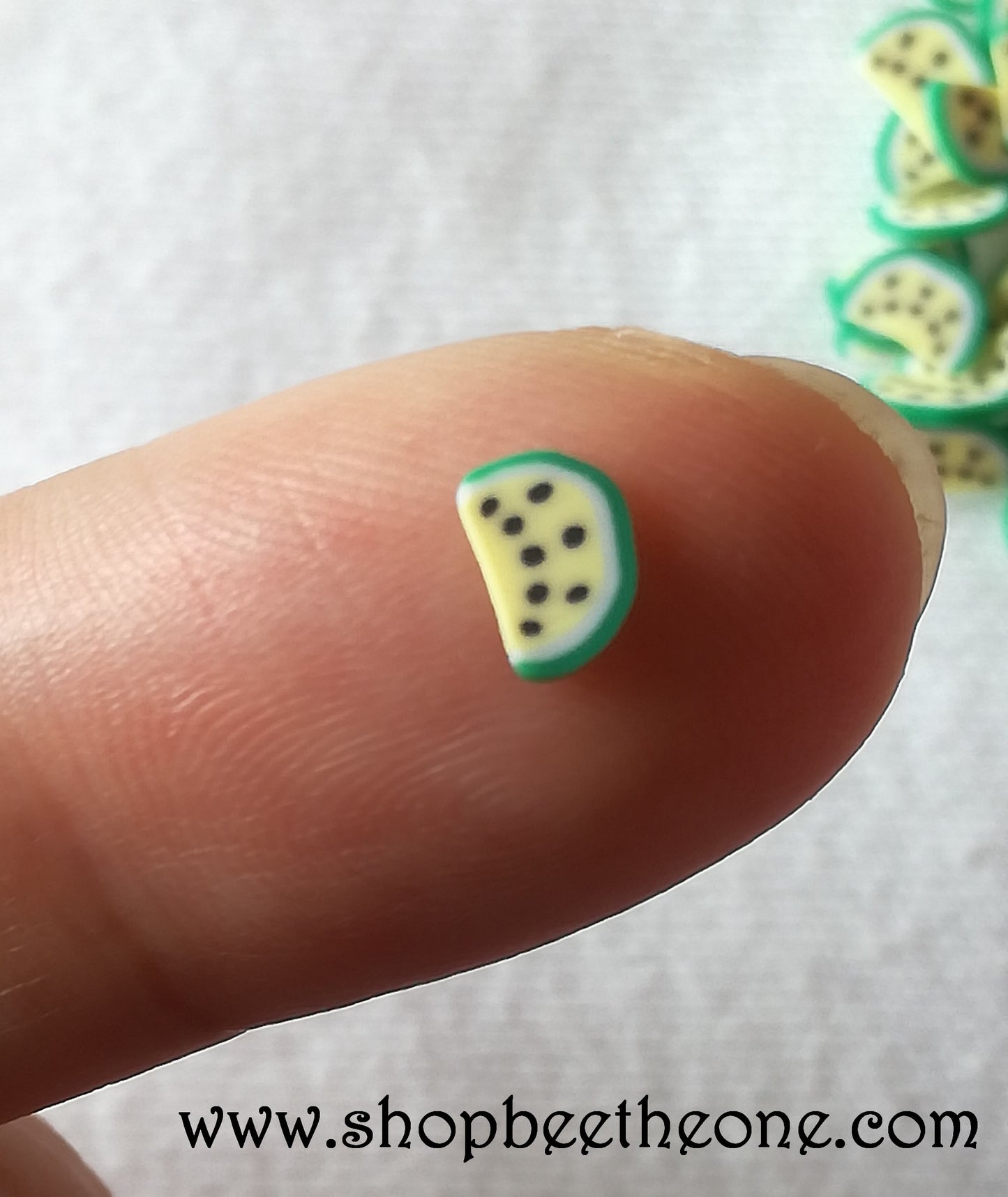 1 g (+/- 80 pièces) de Tranches de Fimo Pâte Polymère - Fruit tropical vert jaune - 2 formes
