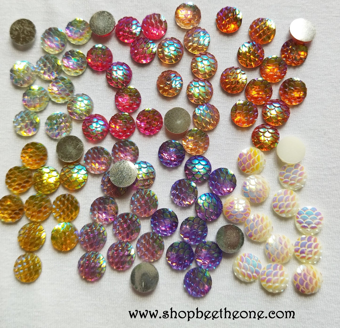 Cabochon strass demi-perle rond Ecaille de sirène/dragon nuancier irisé brillant - 10 mm - 8 coloris