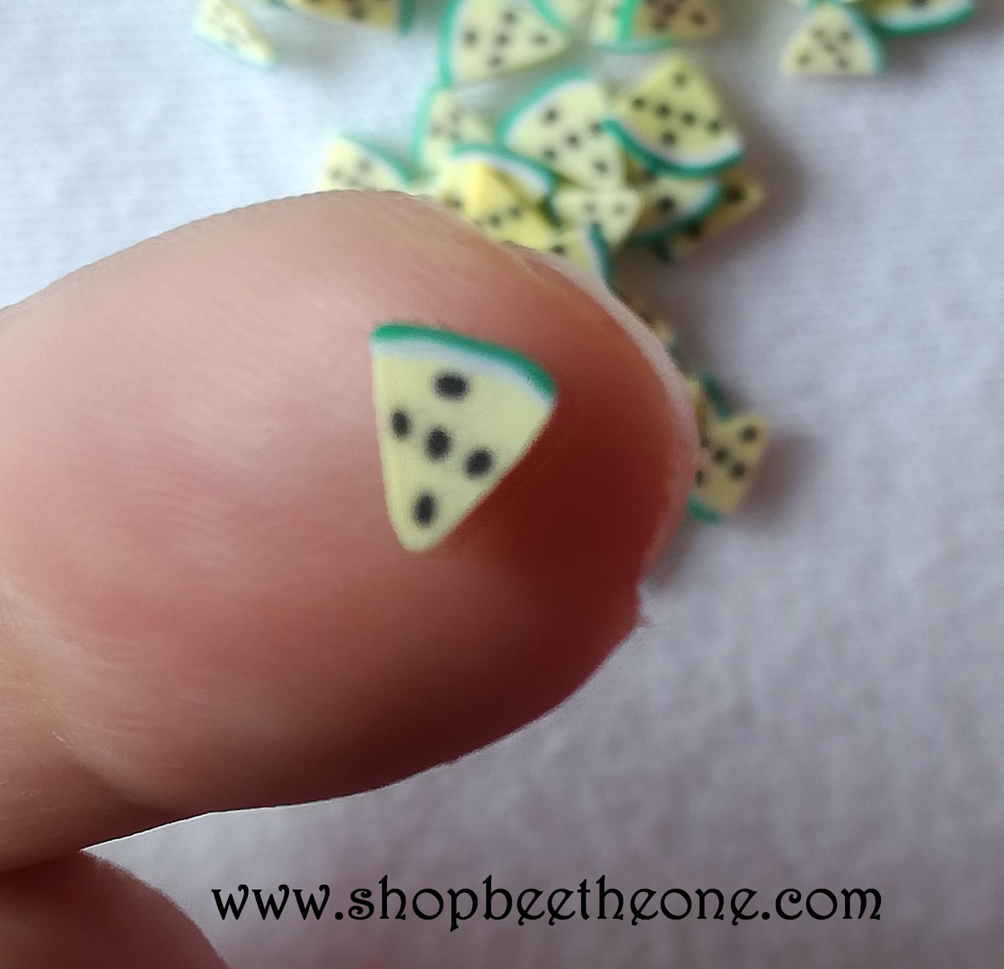 1 g (+/- 80 pièces) de Tranches de Fimo Pâte Polymère - Fruit tropical vert jaune - 2 formes