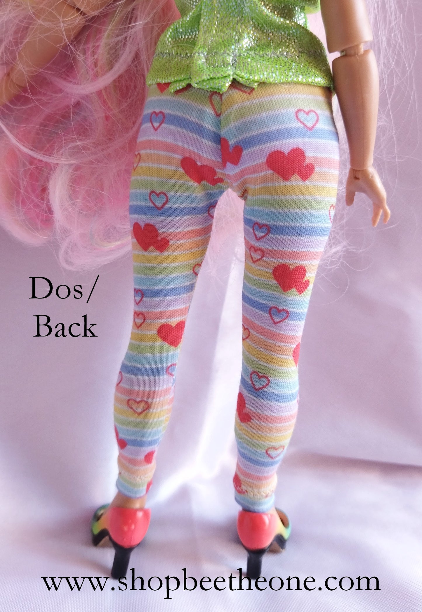 Pantalon collant leggings long motif rayures arc-en-ciel et coeurs pour poupées Rainbow High - Collection Basics - par Bee the one