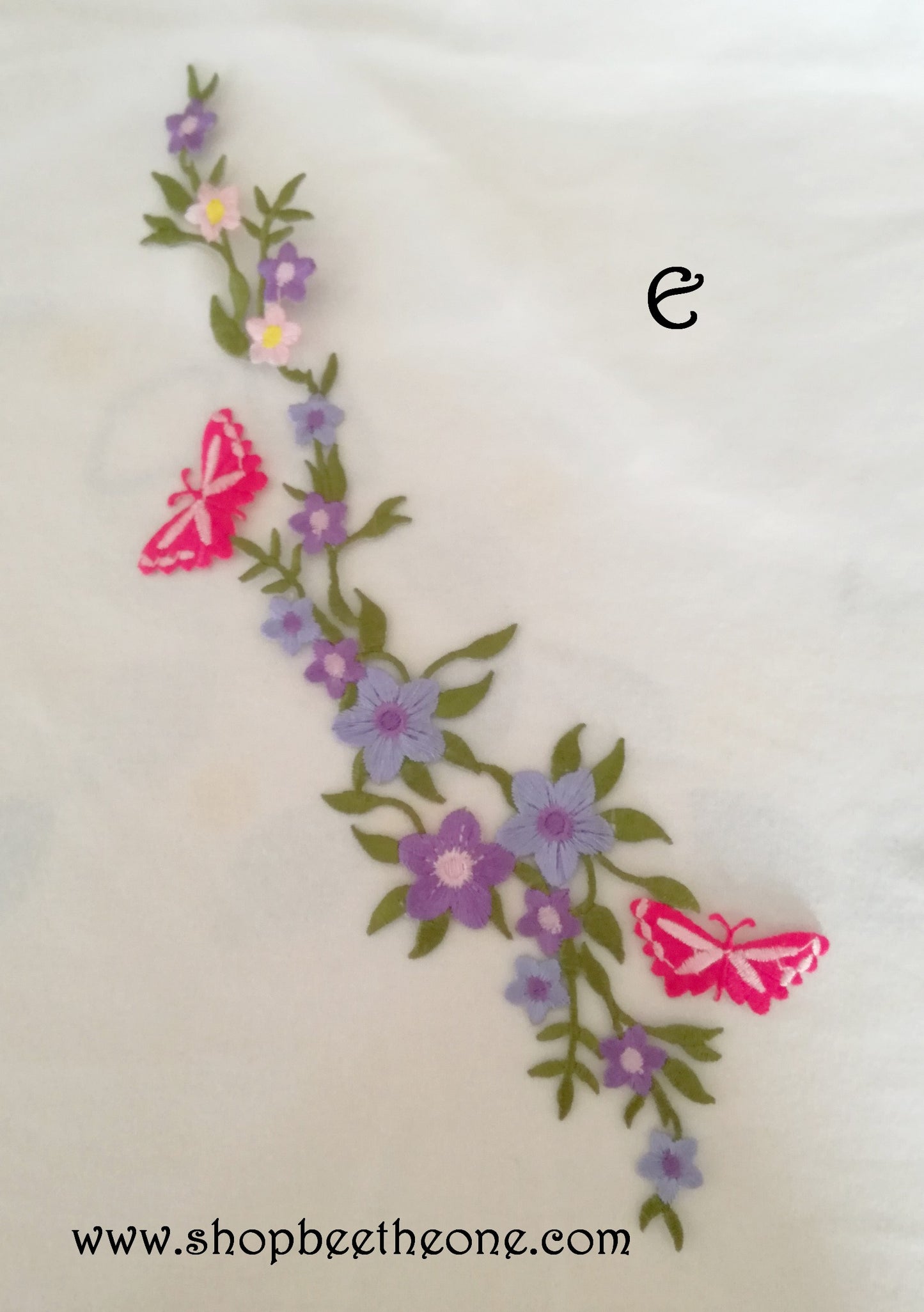 Maxi Applique broderie patch thermocollant Tige fleurie avec papillons 27 x 6,5 cm (à coudre ou repasser) - 5 coloris au choix