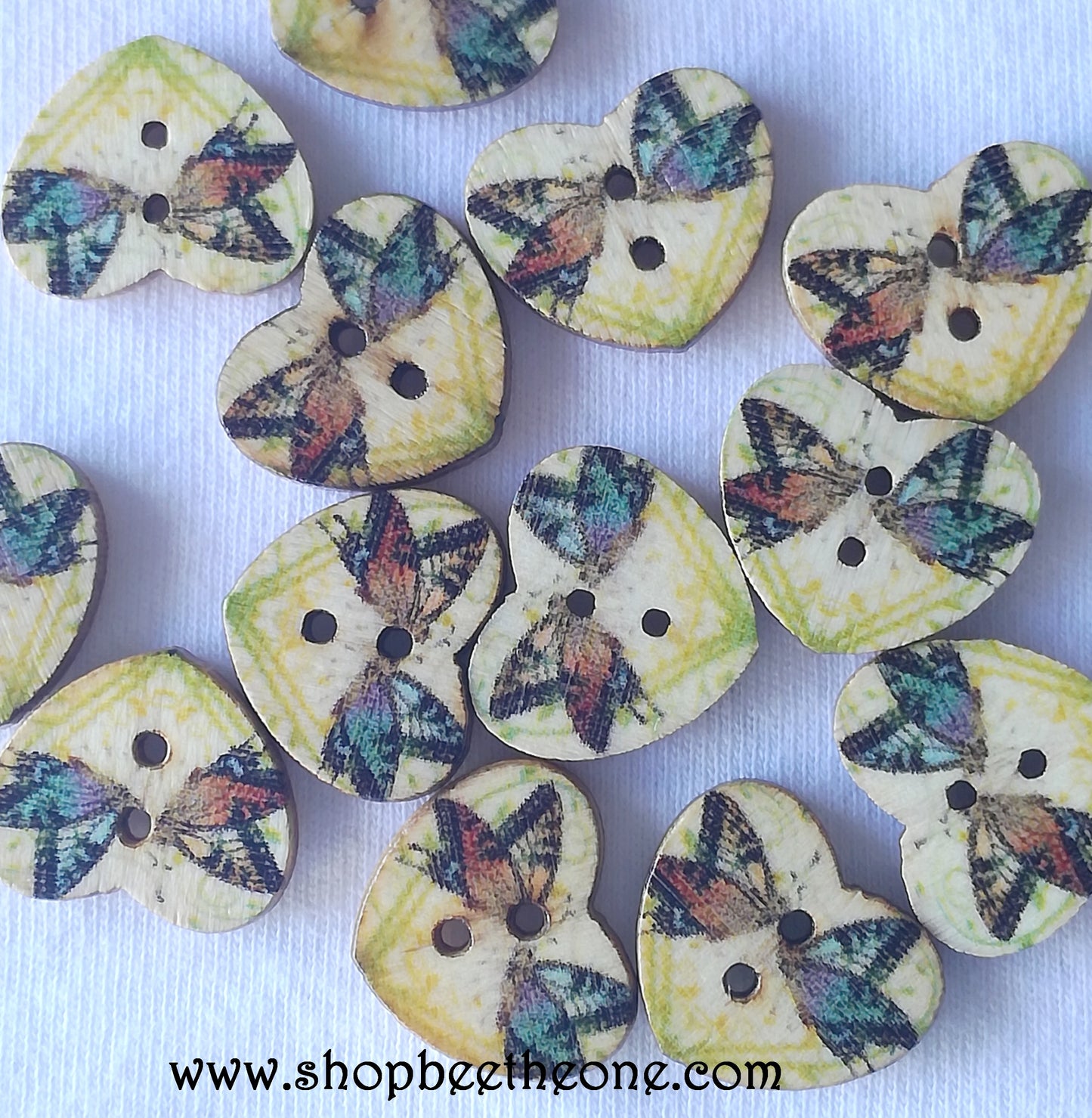 Bouton Petit Coeur "Papillons" en bois façon vintage - 17 mm - 2 modèles
