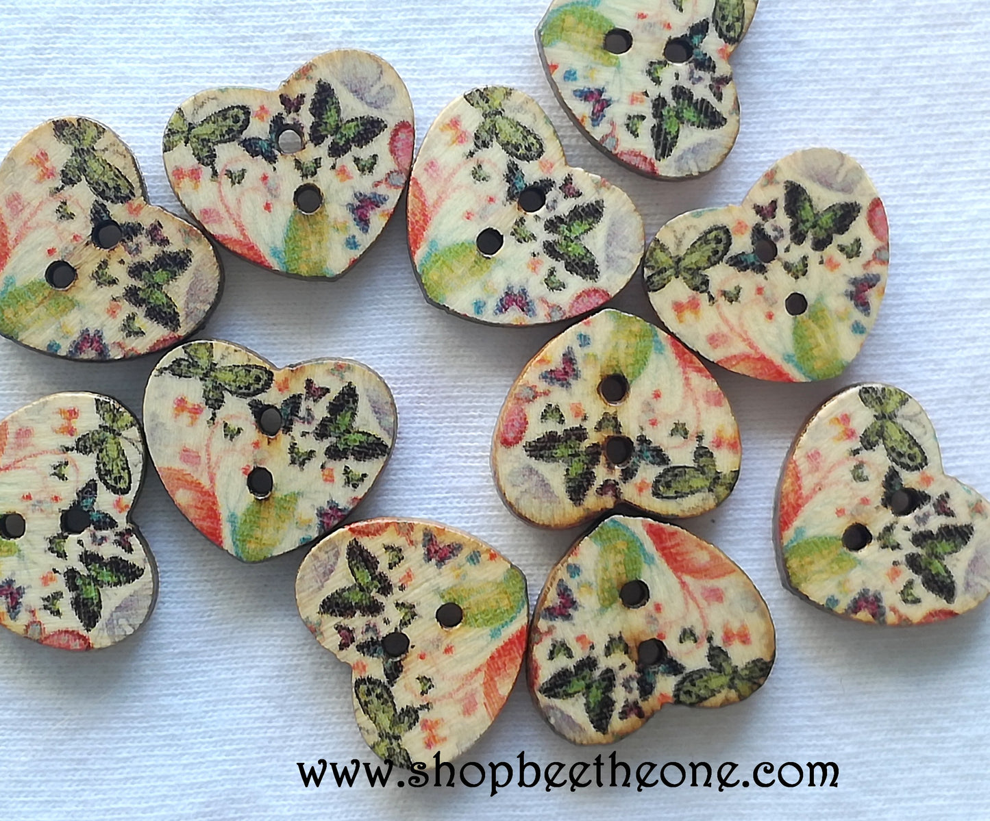 Bouton Petit Coeur "Papillons" en bois façon vintage - 17 mm - 2 modèles