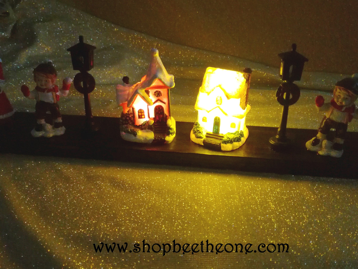 Grand panneau de bois "Village de Noël" avec figurines lumineuses- Surcyclage/Upcycling - Marque Zambara