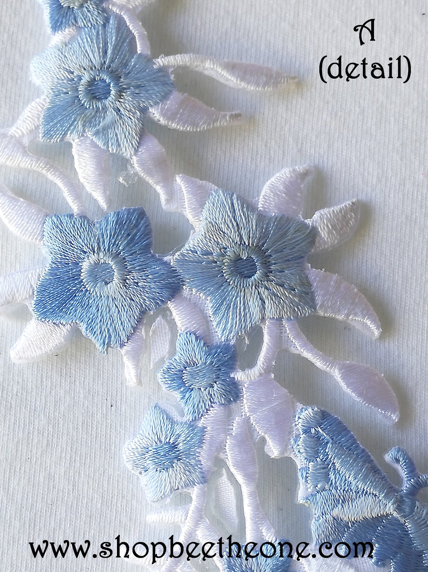 Maxi Applique broderie patch thermocollant Tige fleurie avec papillons 27 x 6,5 cm (à coudre ou repasser) - 5 coloris au choix