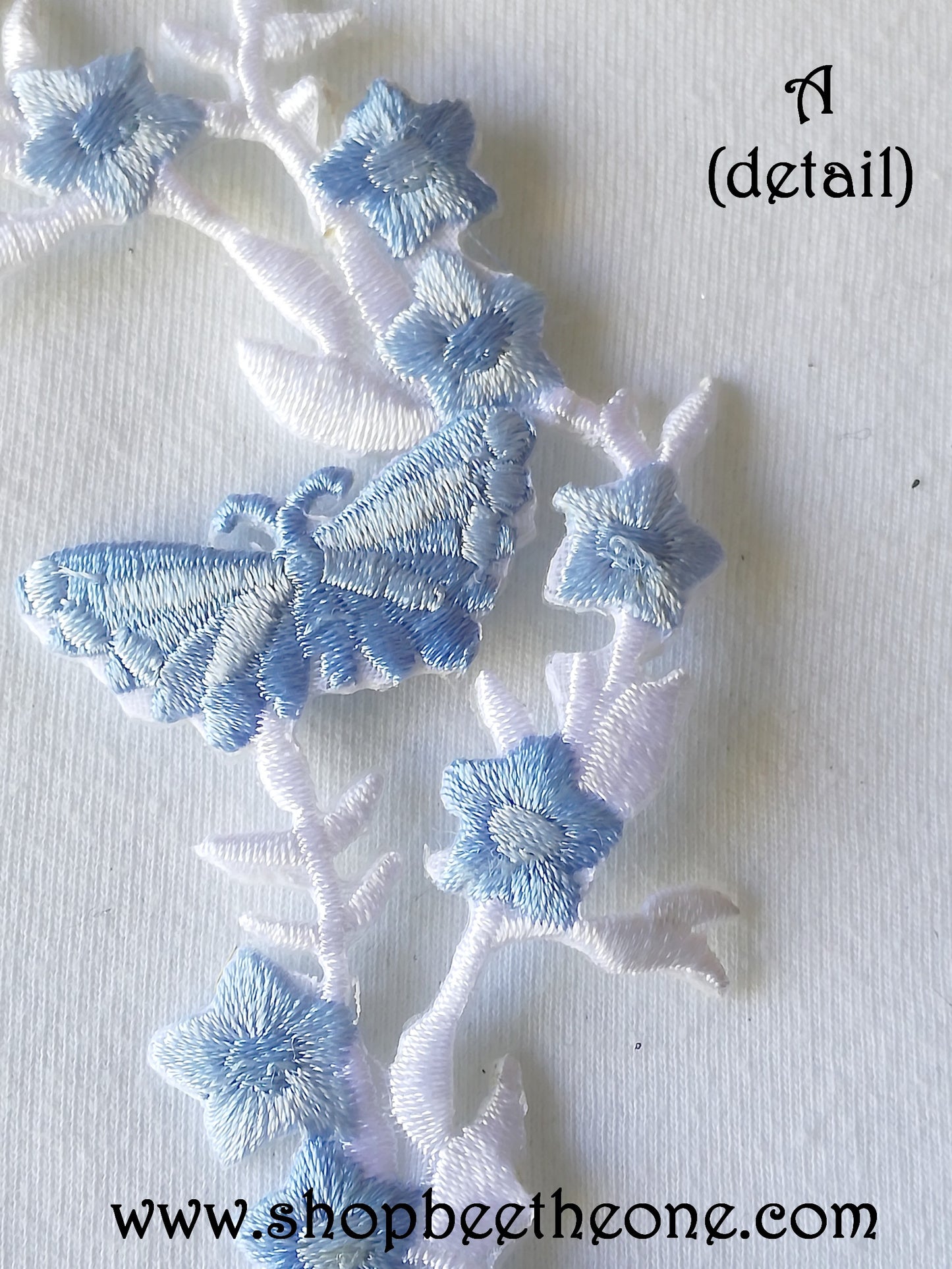 Maxi Applique broderie patch thermocollant Tige fleurie avec papillons 27 x 6,5 cm (à coudre ou repasser) - 5 coloris au choix